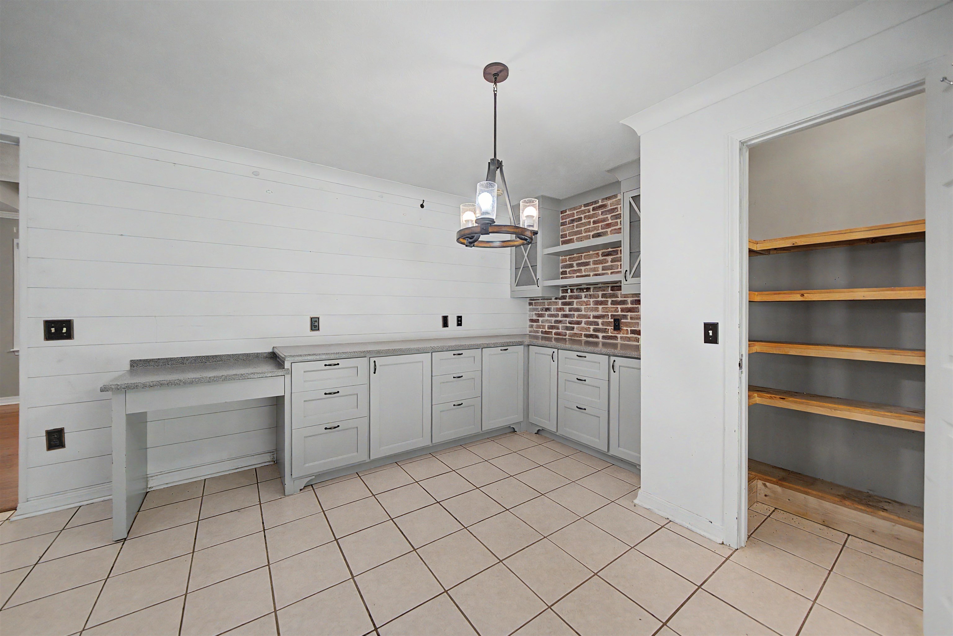 436 SKYLINE DR