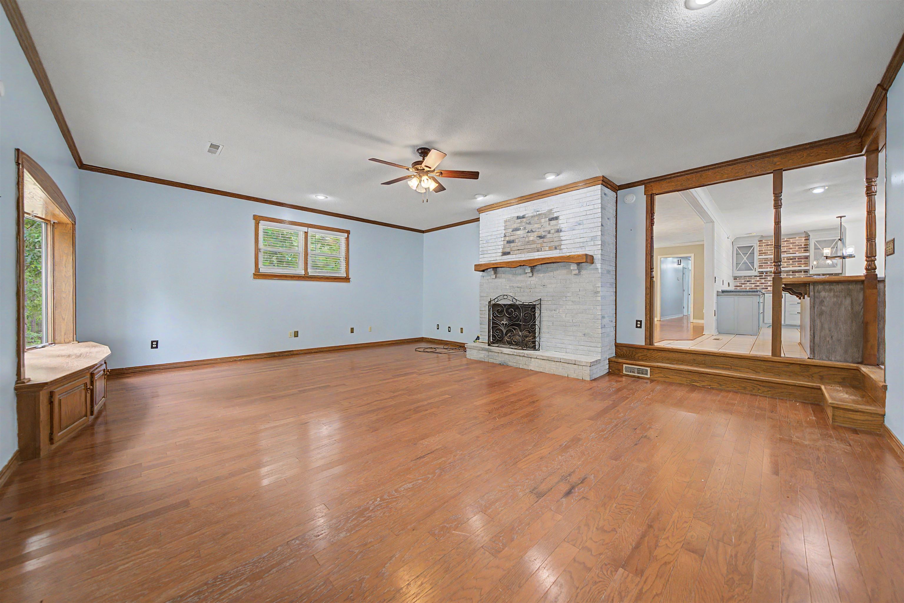 436 SKYLINE DR