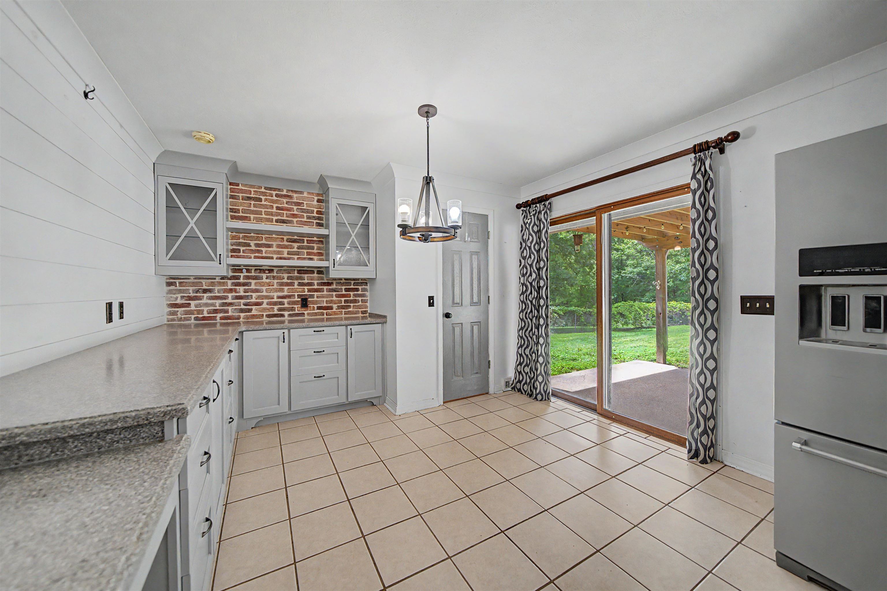 436 SKYLINE DR