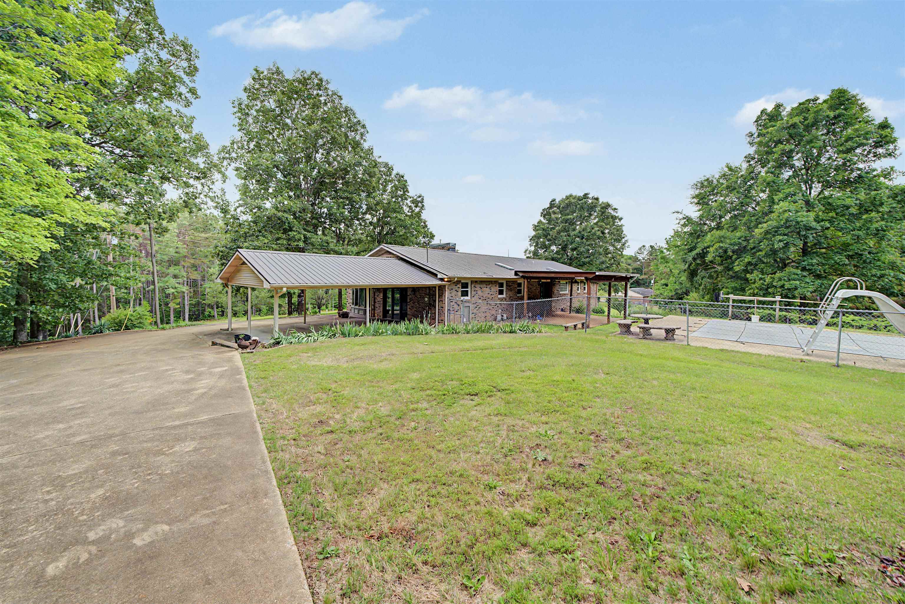 436 SKYLINE DR