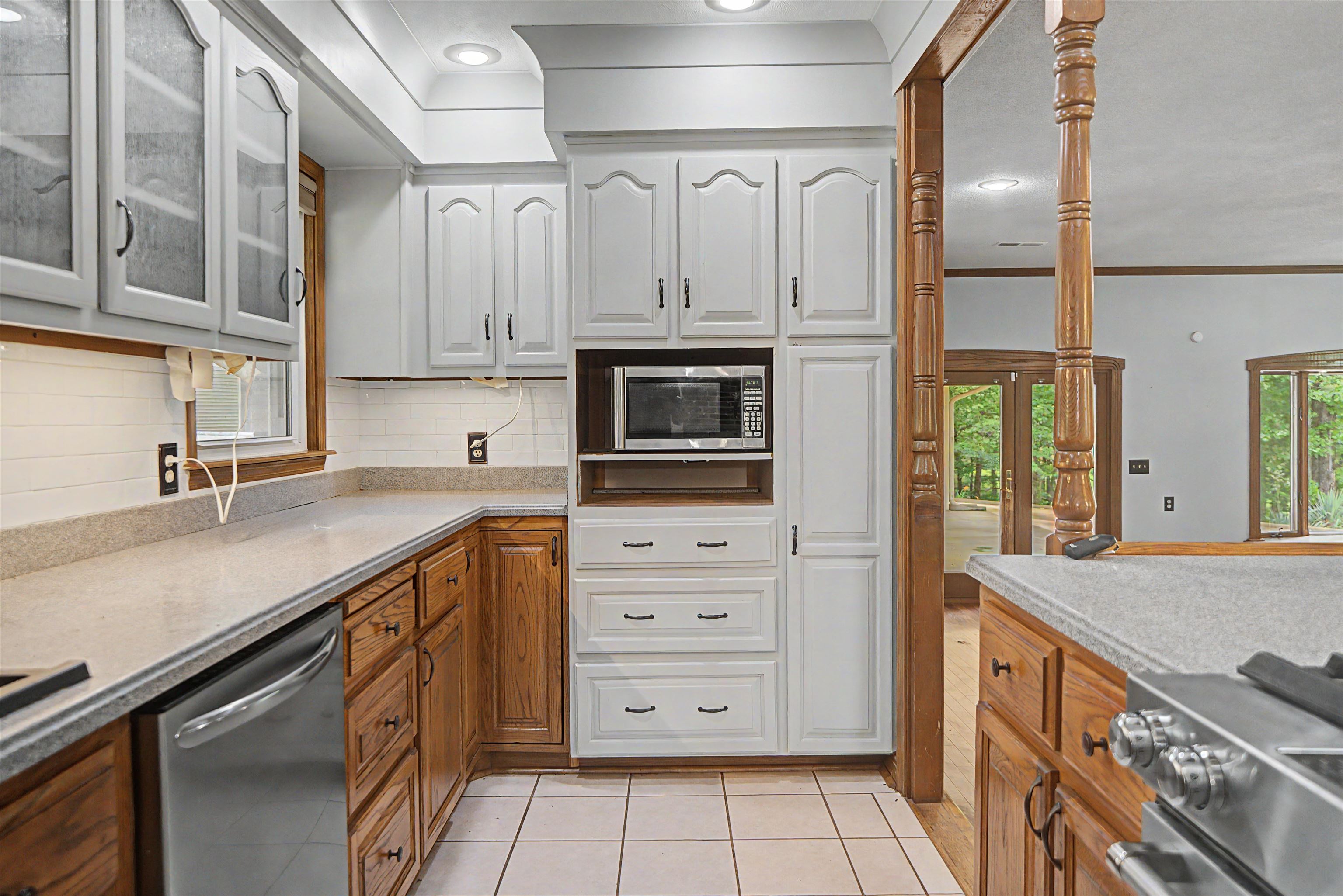 436 SKYLINE DR