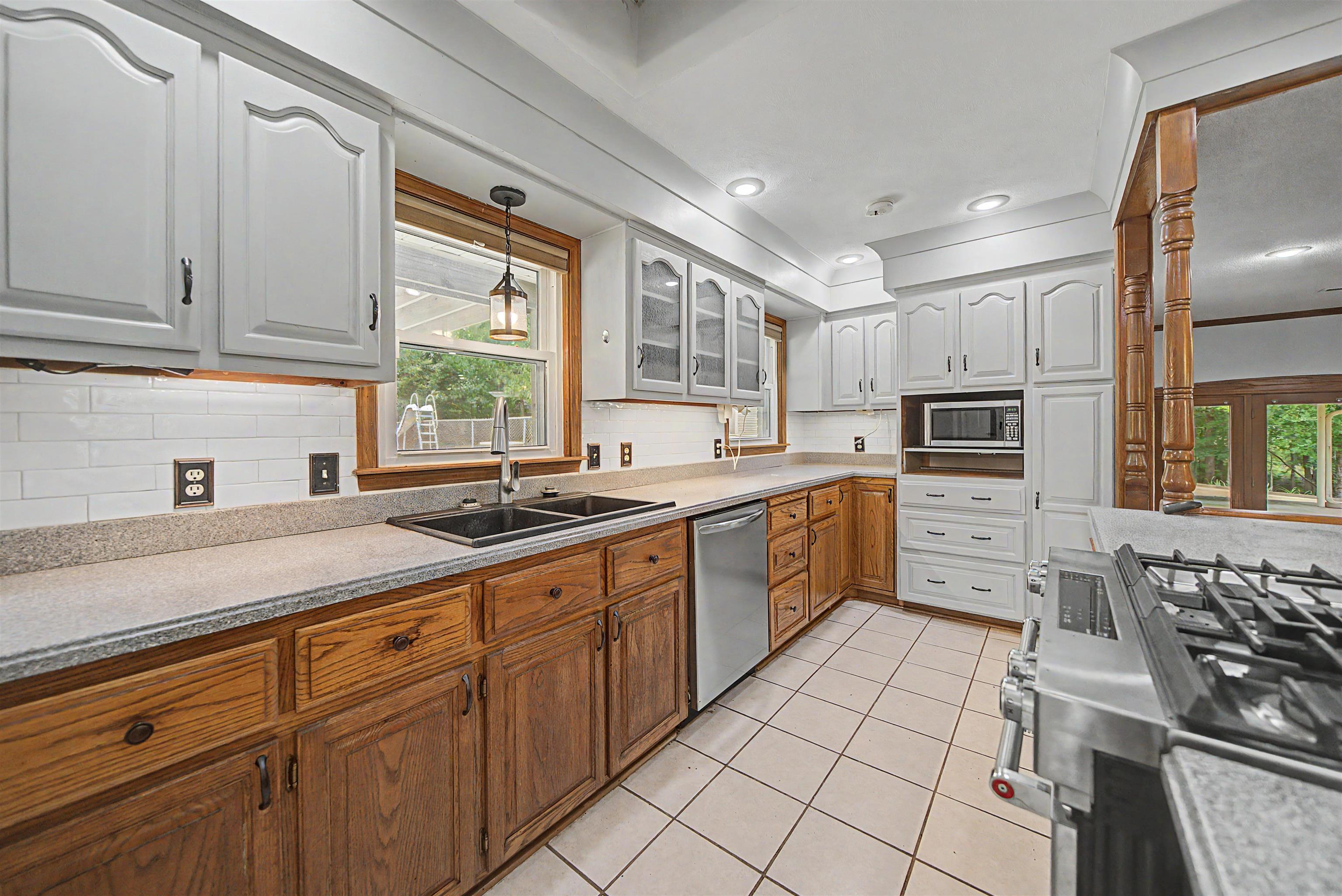 436 SKYLINE DR