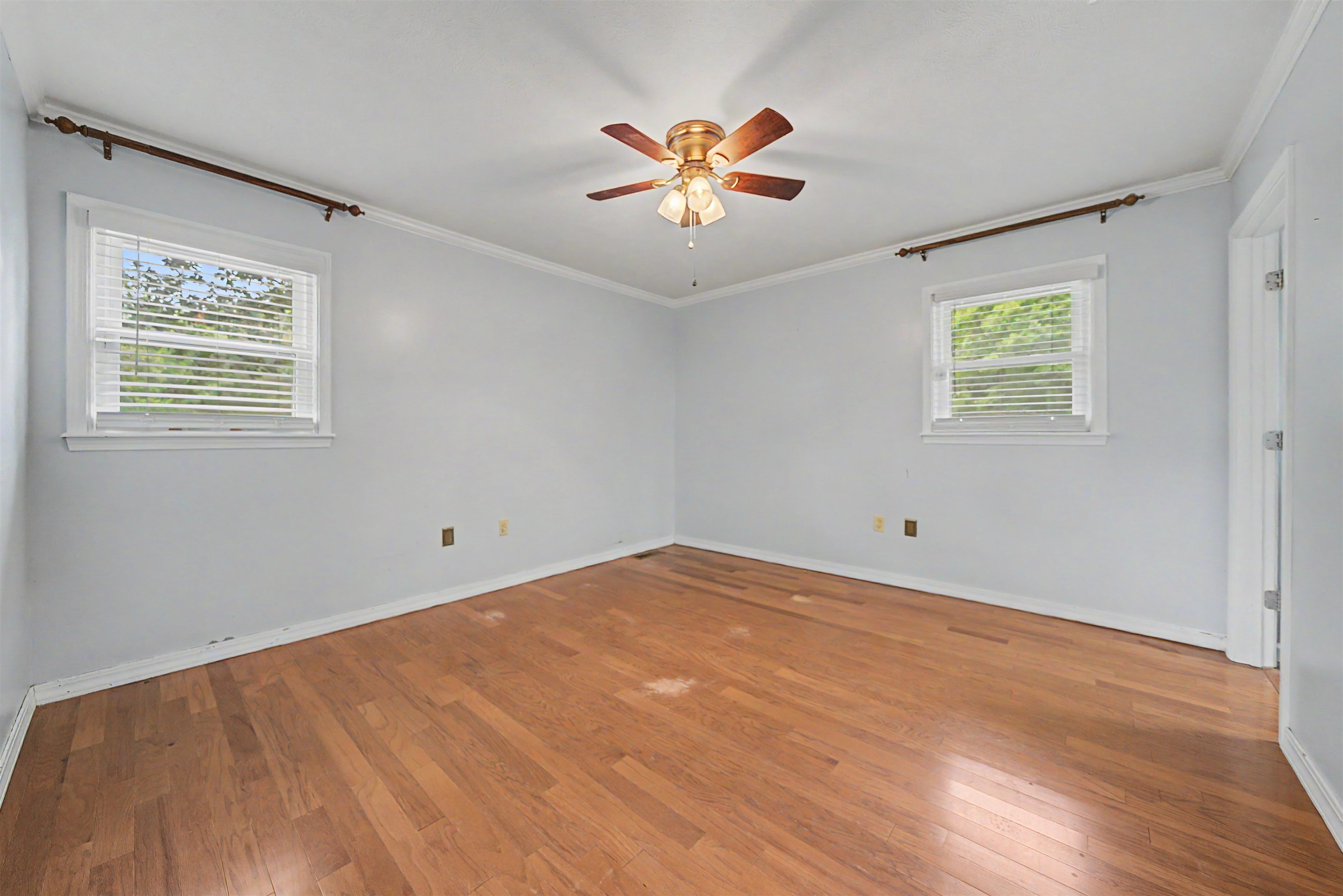436 SKYLINE DR