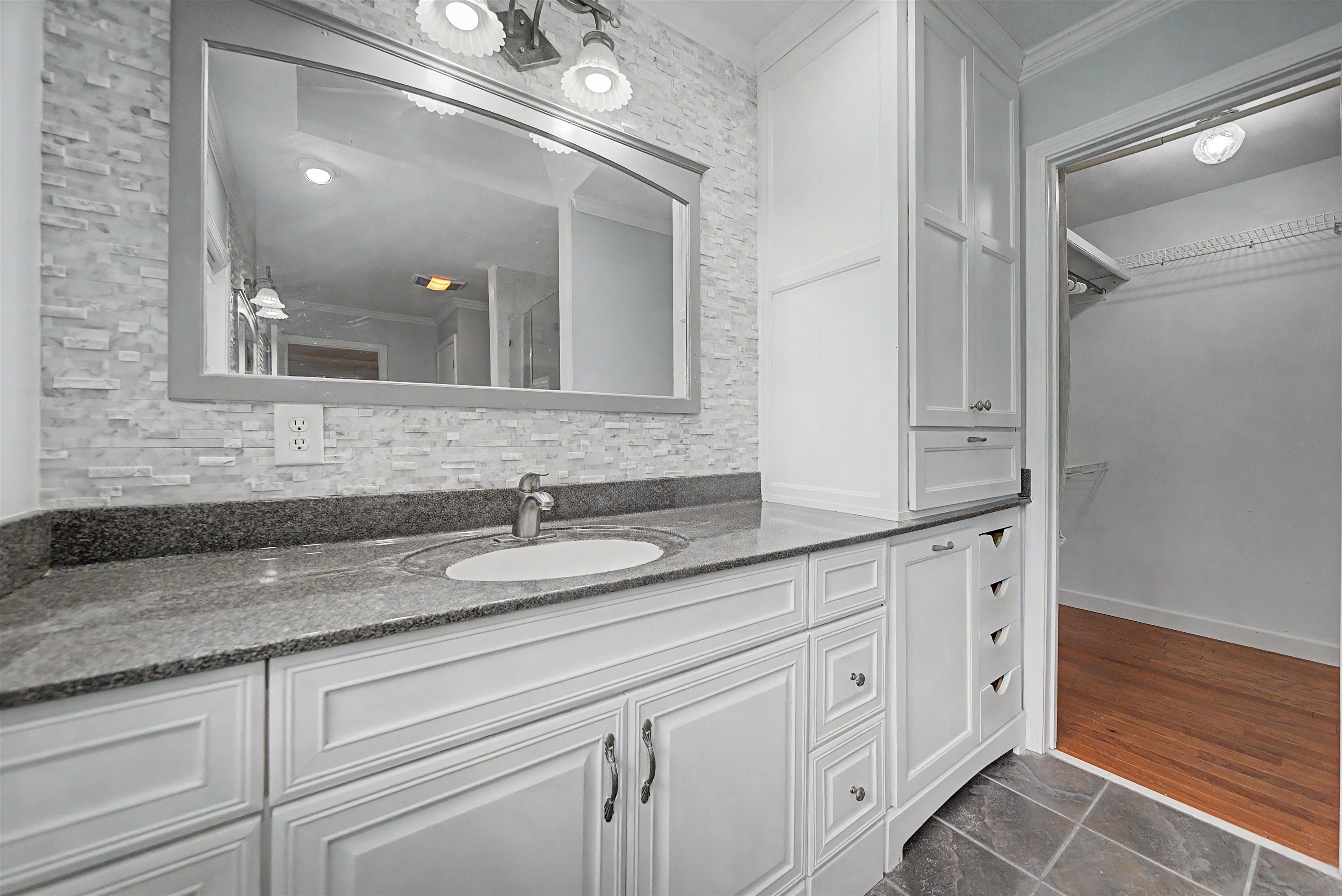 436 SKYLINE DR