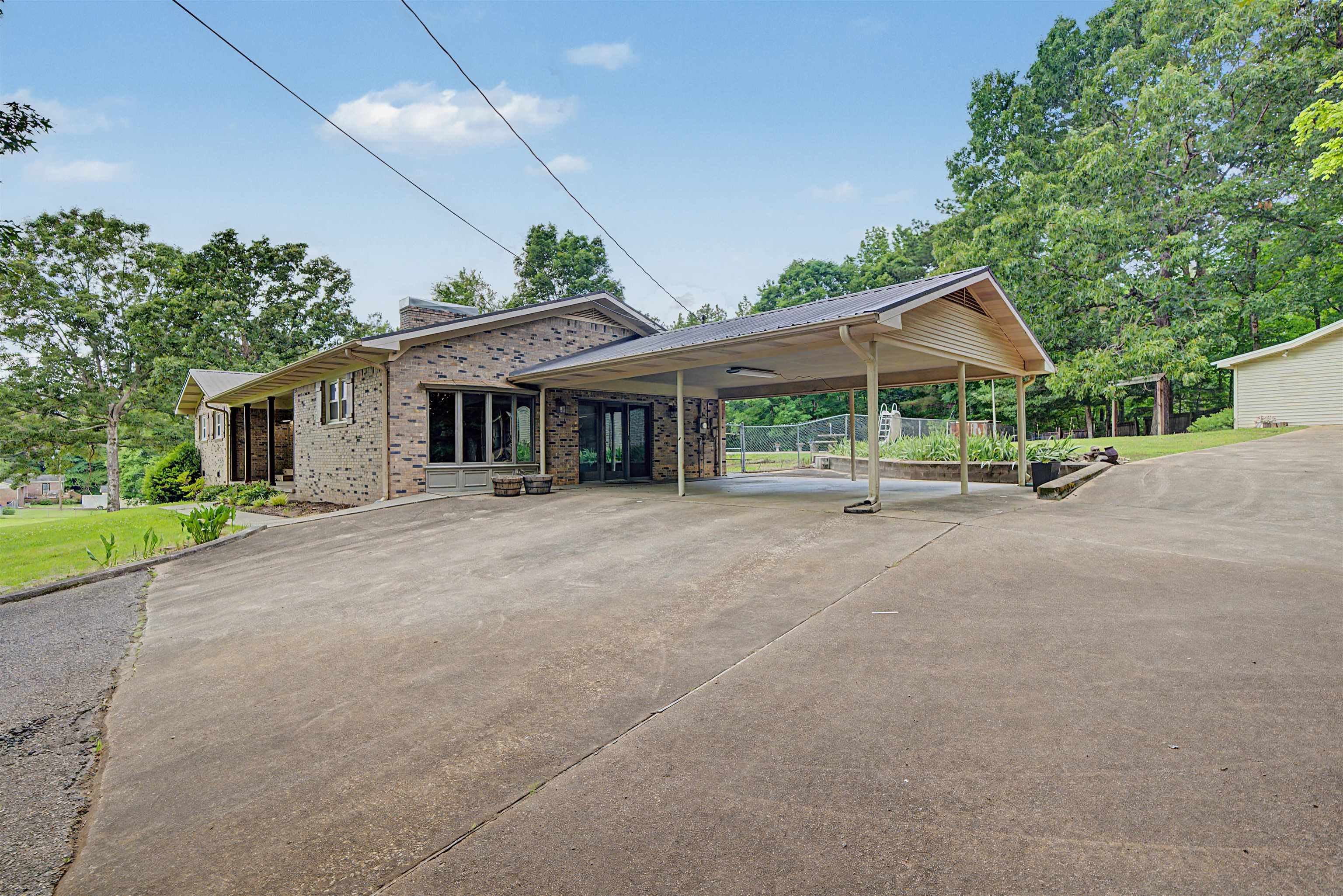 436 SKYLINE DR