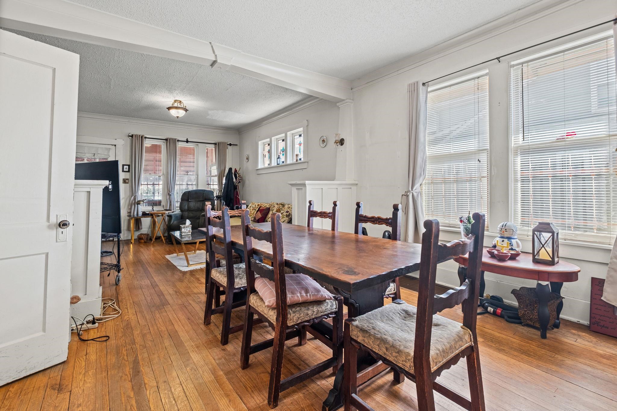 985 FORREST AVE