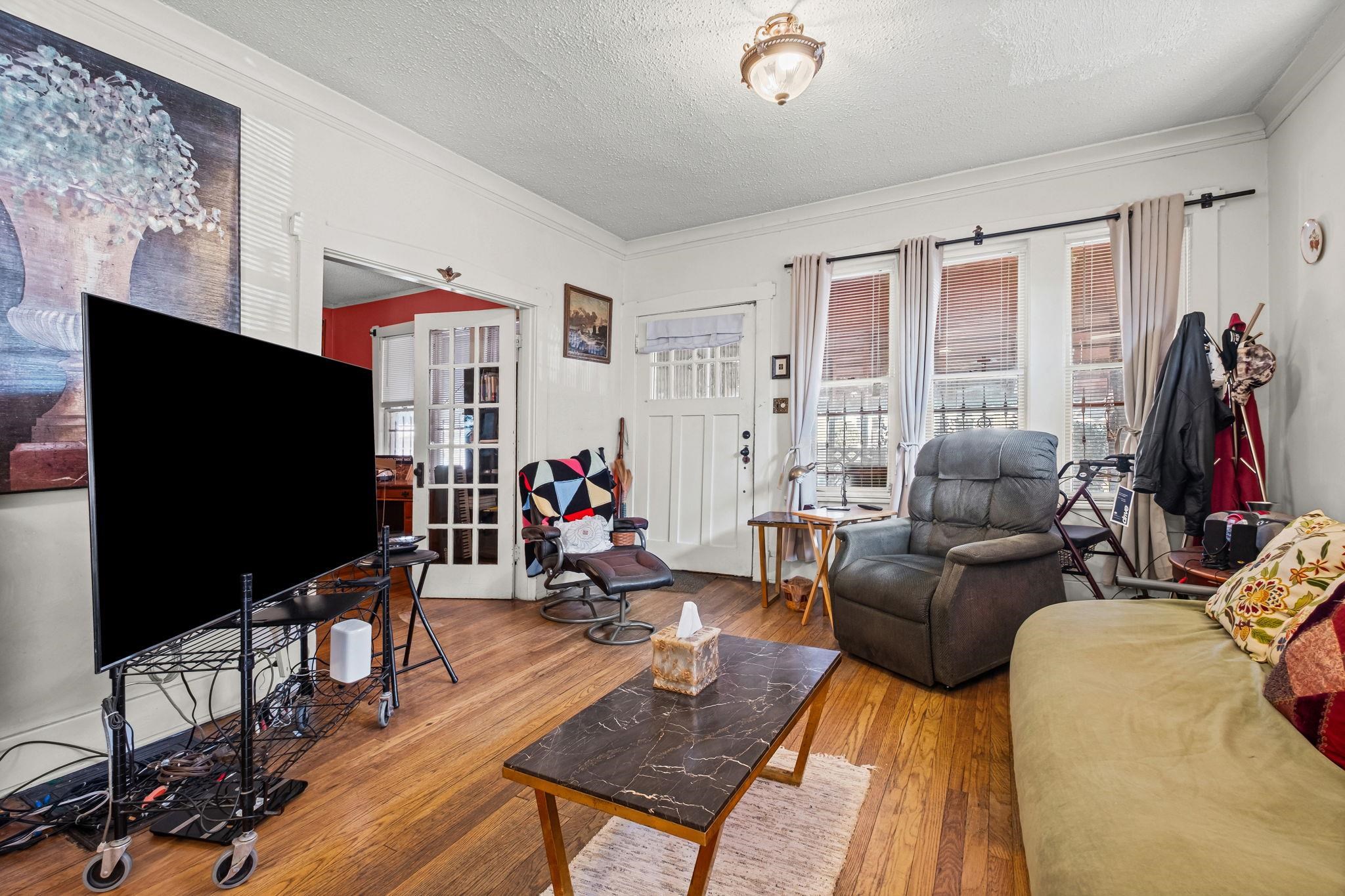 985 FORREST AVE