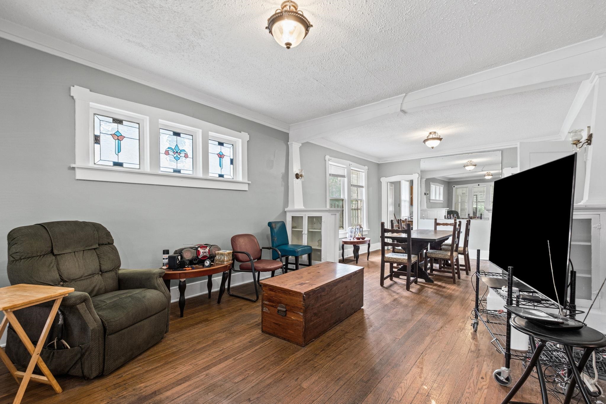 985 FORREST AVE