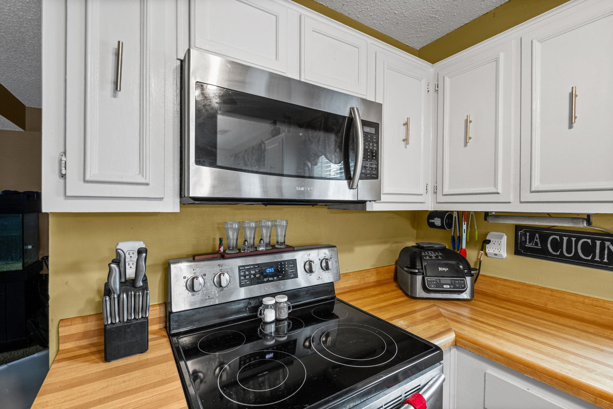 6812 ABELIA HILL CV