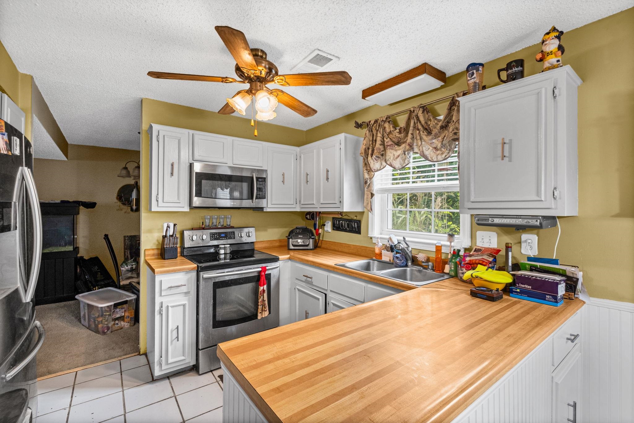 6812 ABELIA HILL CV