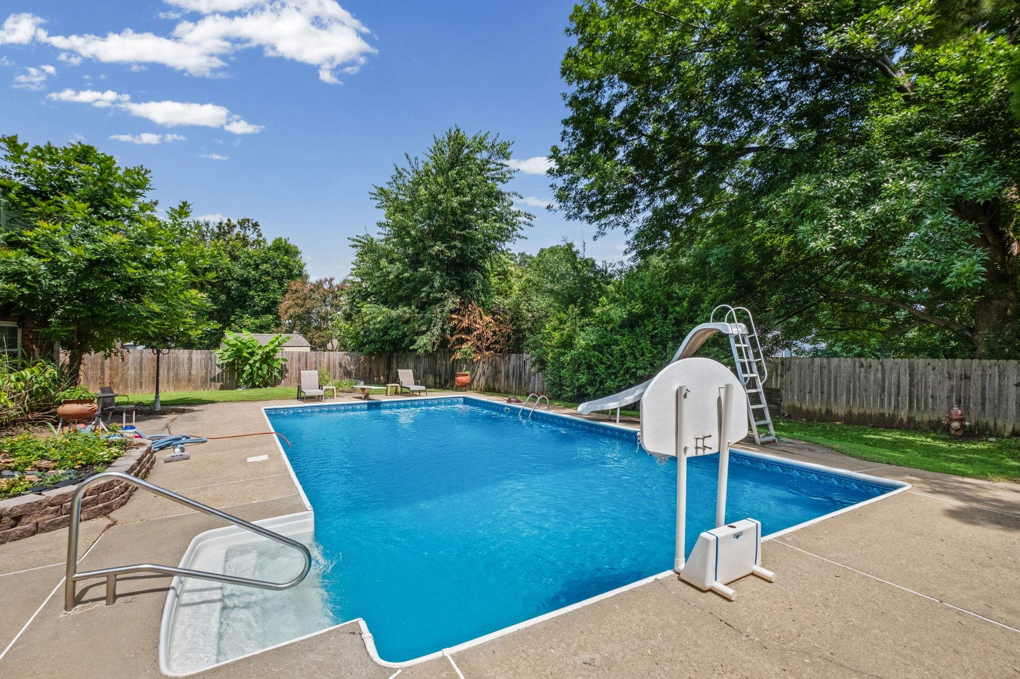 6812 ABELIA HILL CV