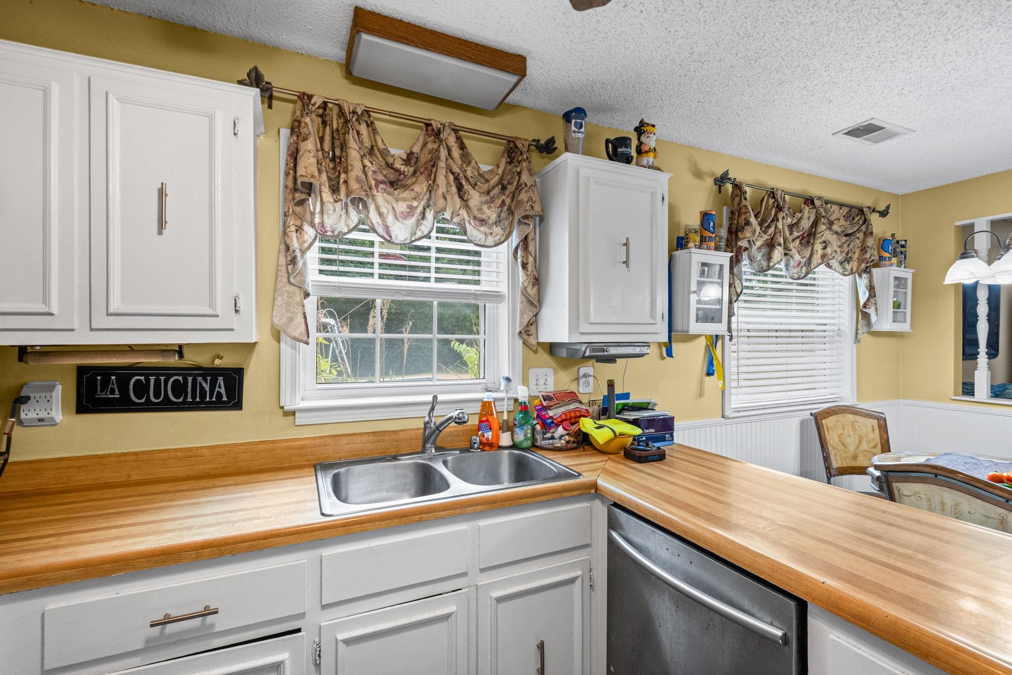 6812 ABELIA HILL CV