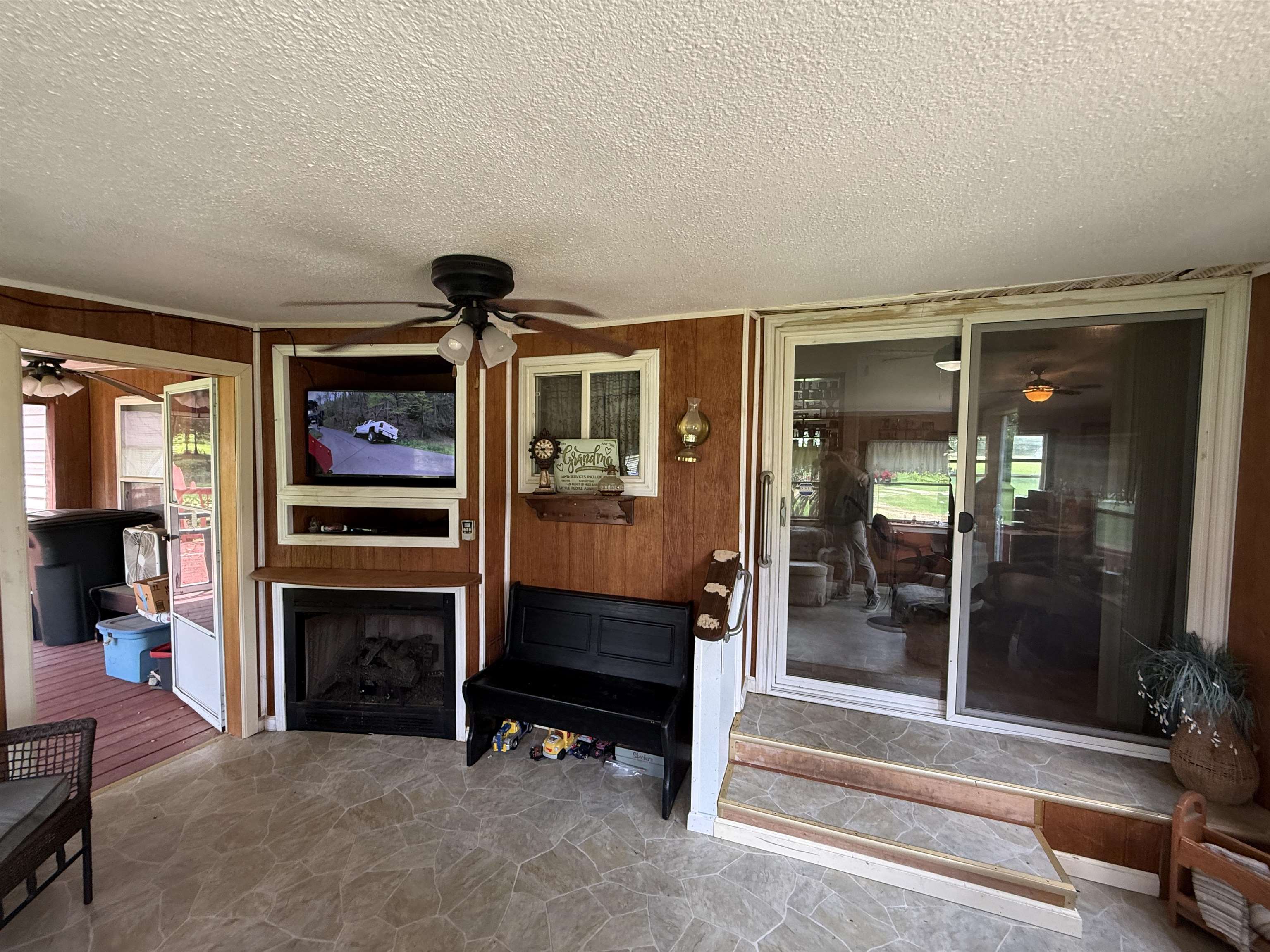 2201 ROBERT JOHNSON RD