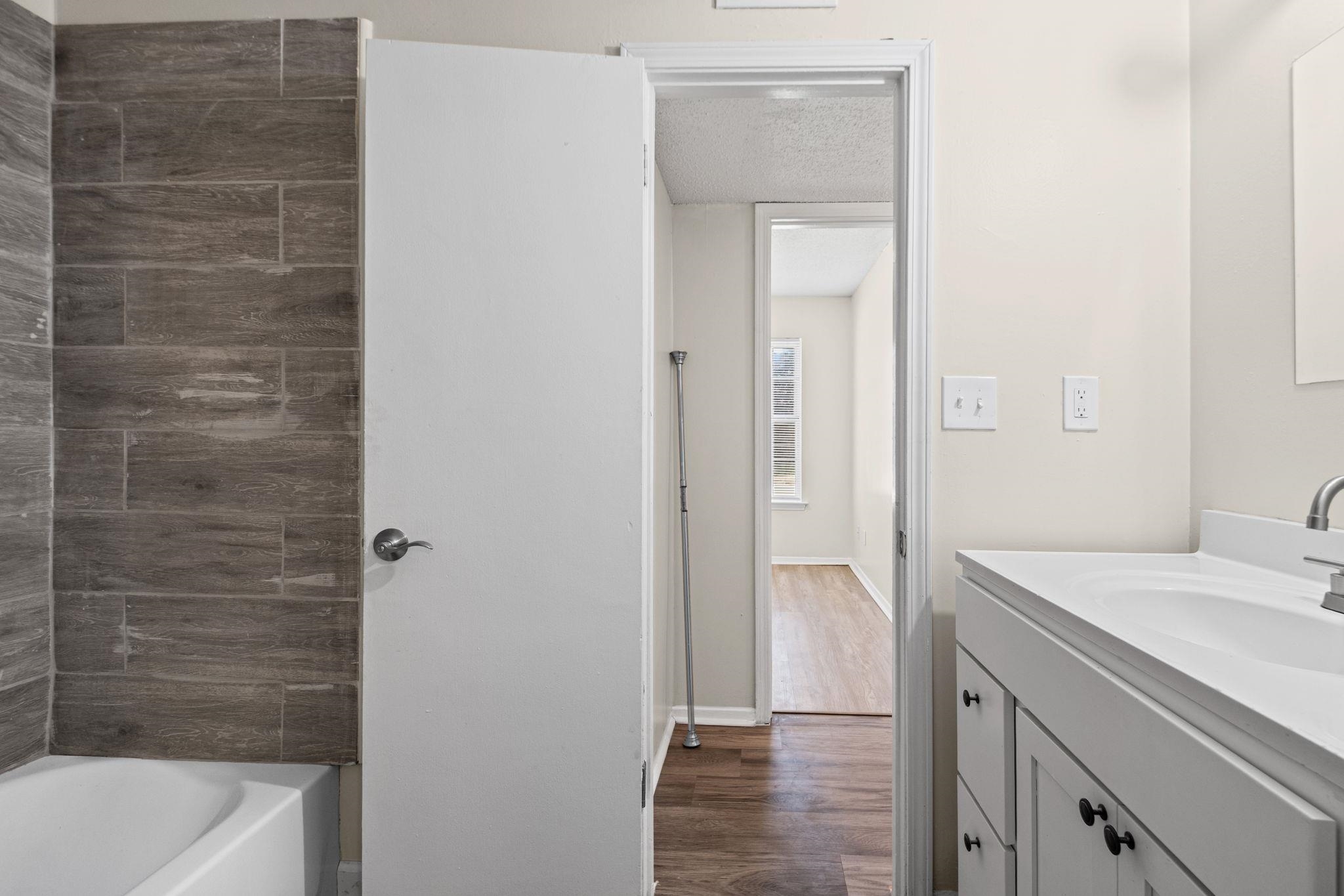 3887 HOUGHTON CV