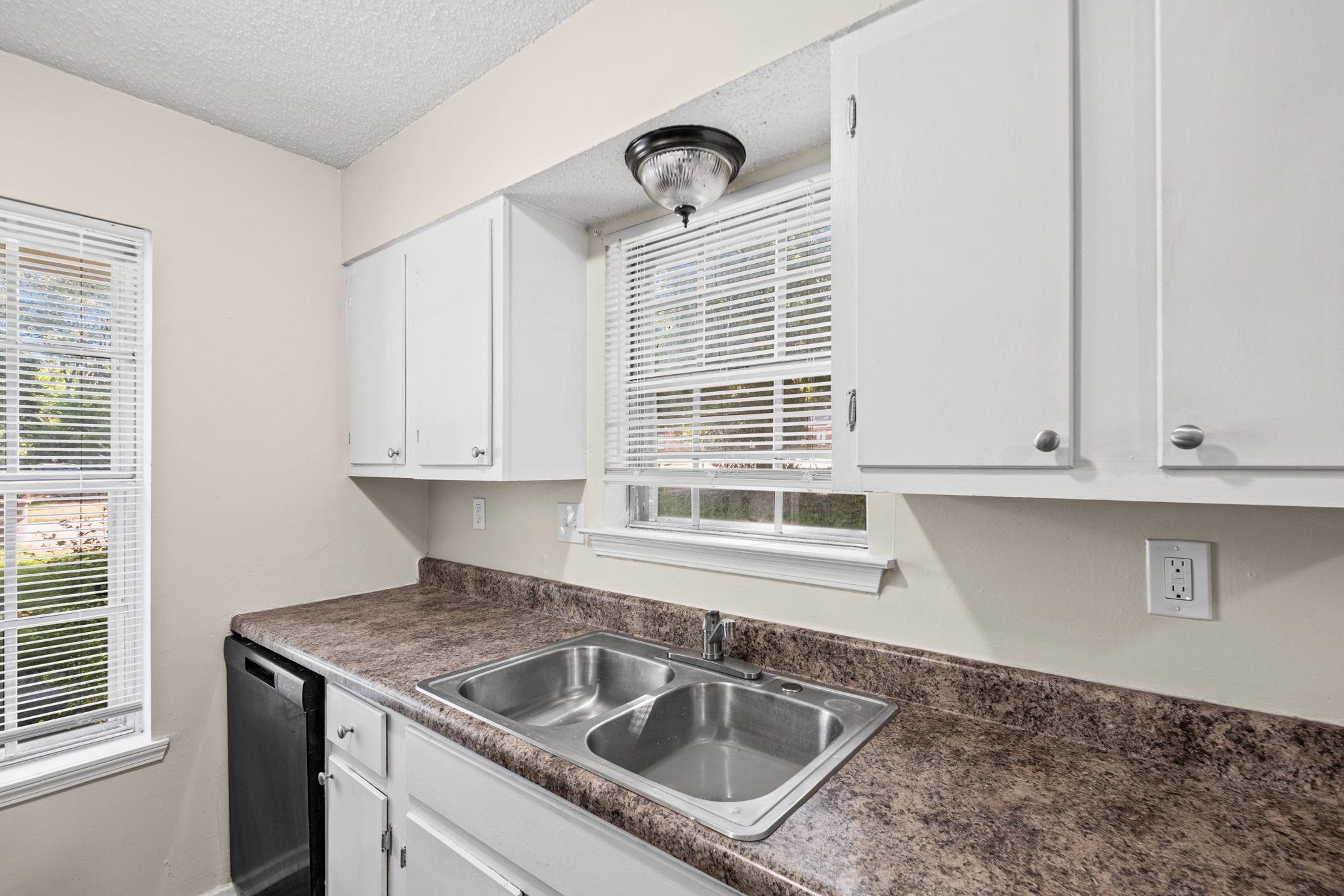 3887 HOUGHTON CV