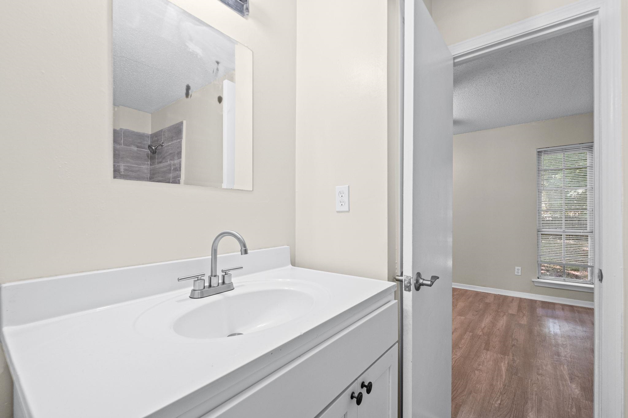 3887 HOUGHTON CV