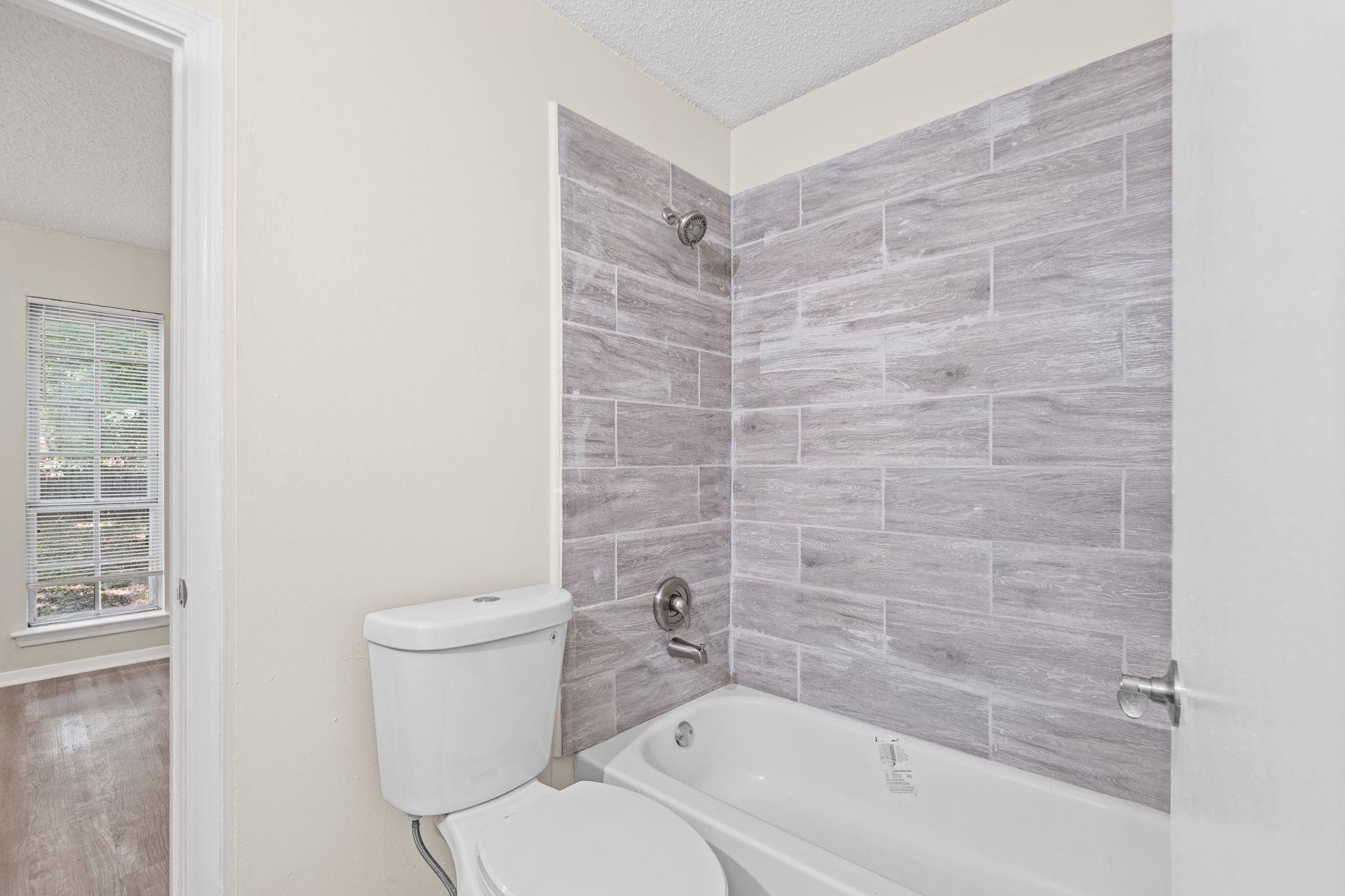 3887 HOUGHTON CV