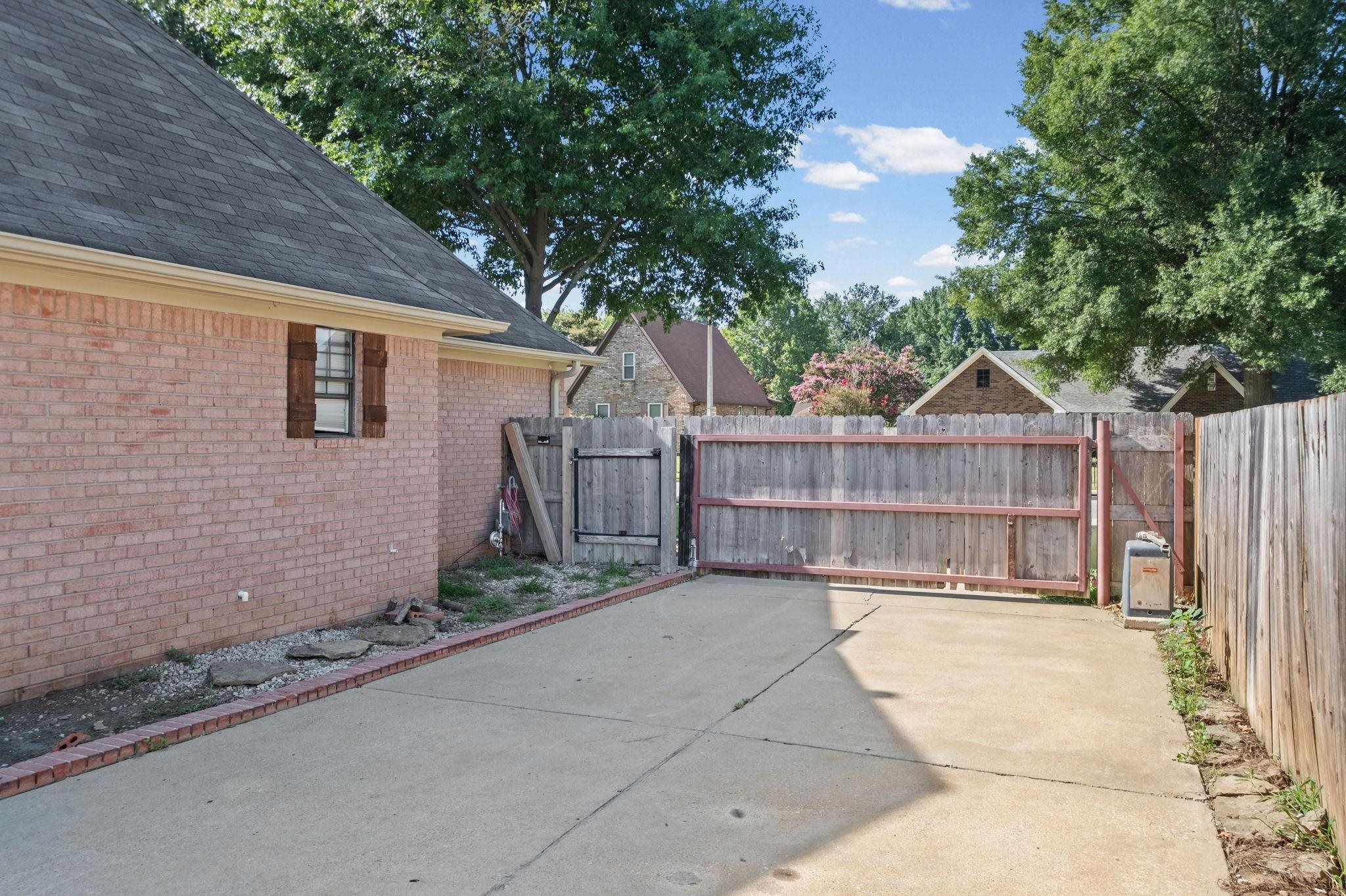 4636 CEDAR HILLS DR