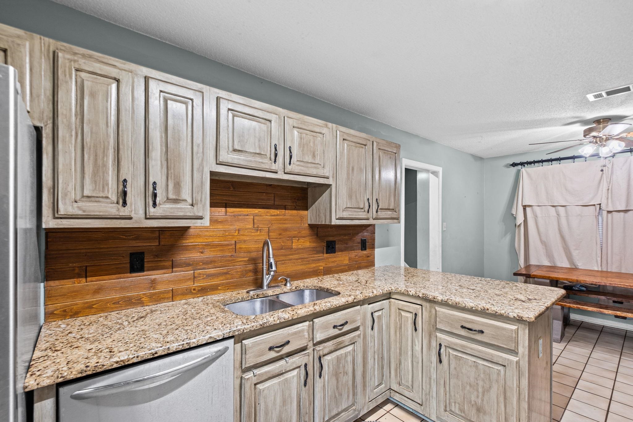 4636 CEDAR HILLS DR