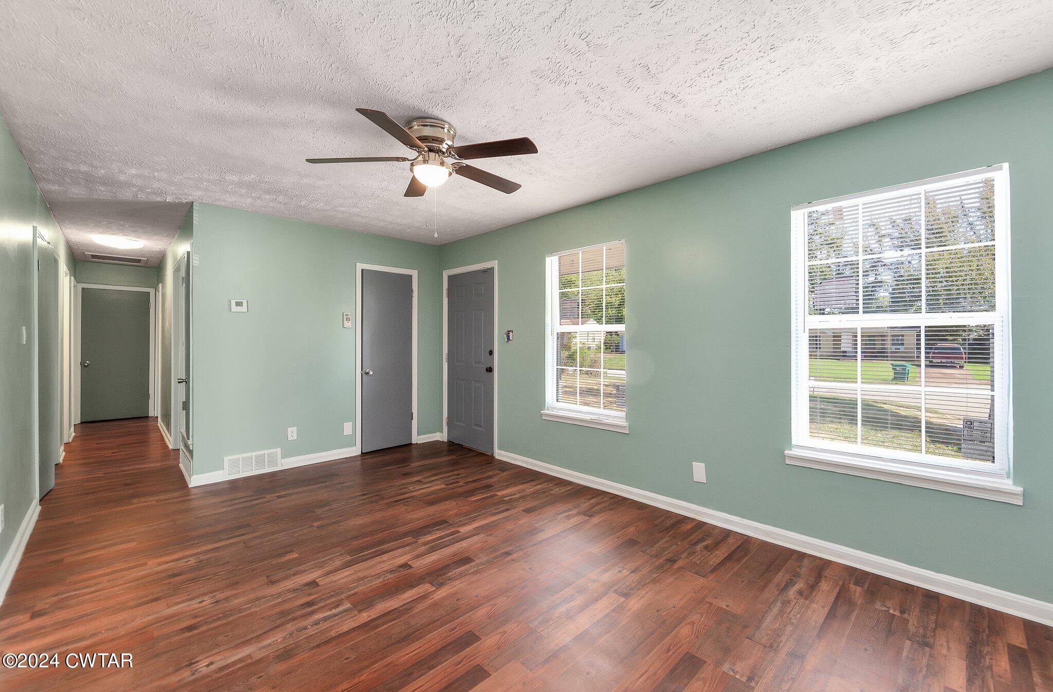 19 Raymond Glade Cove