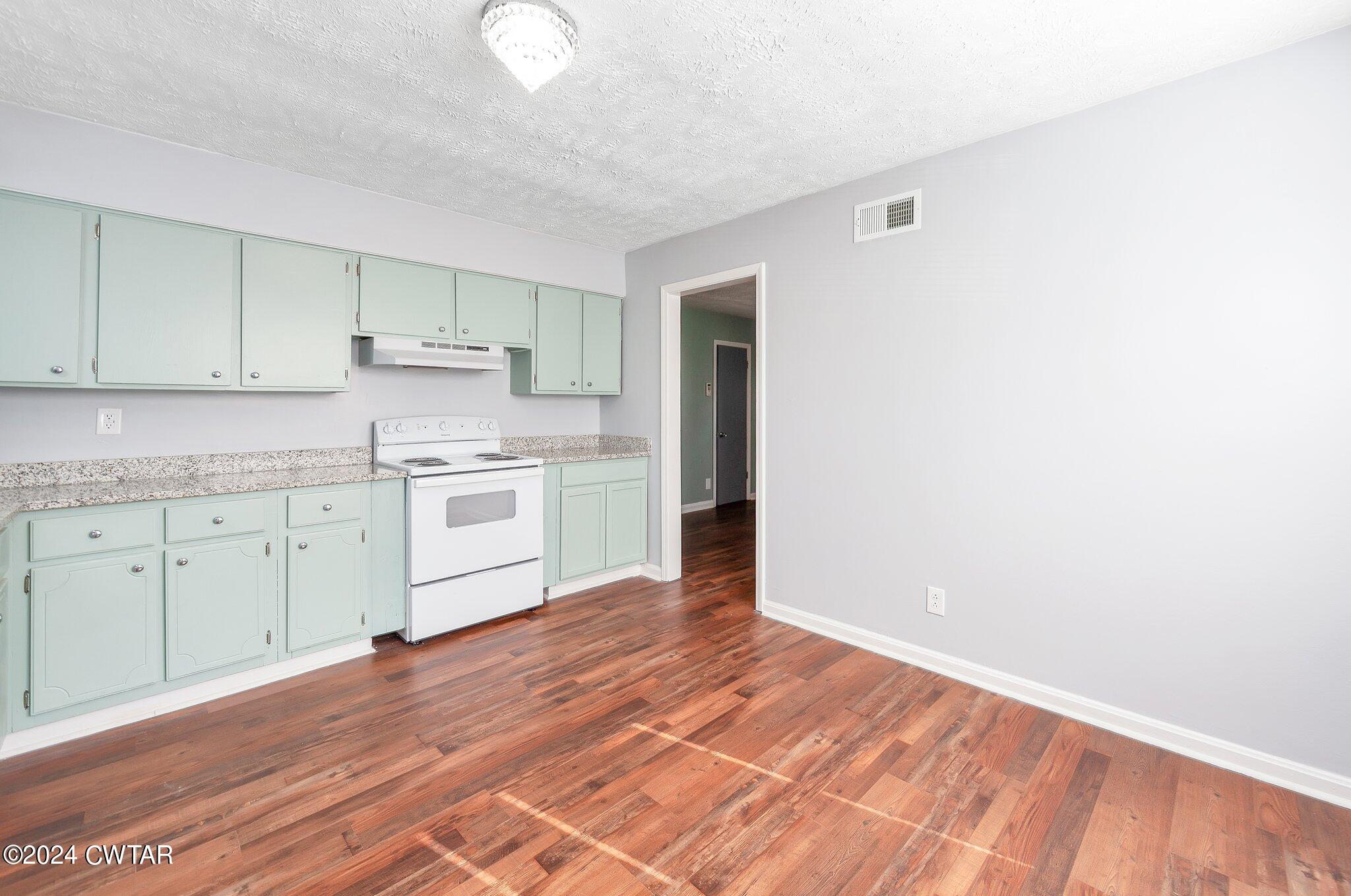 19 Raymond Glade Cove