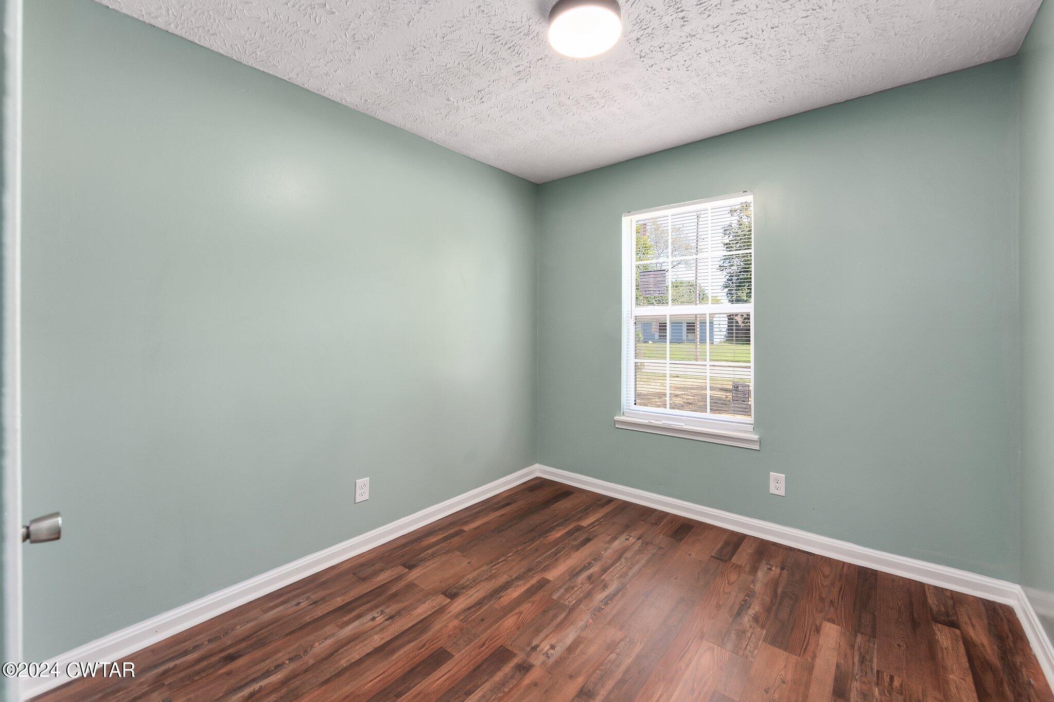 19 Raymond Glade Cove