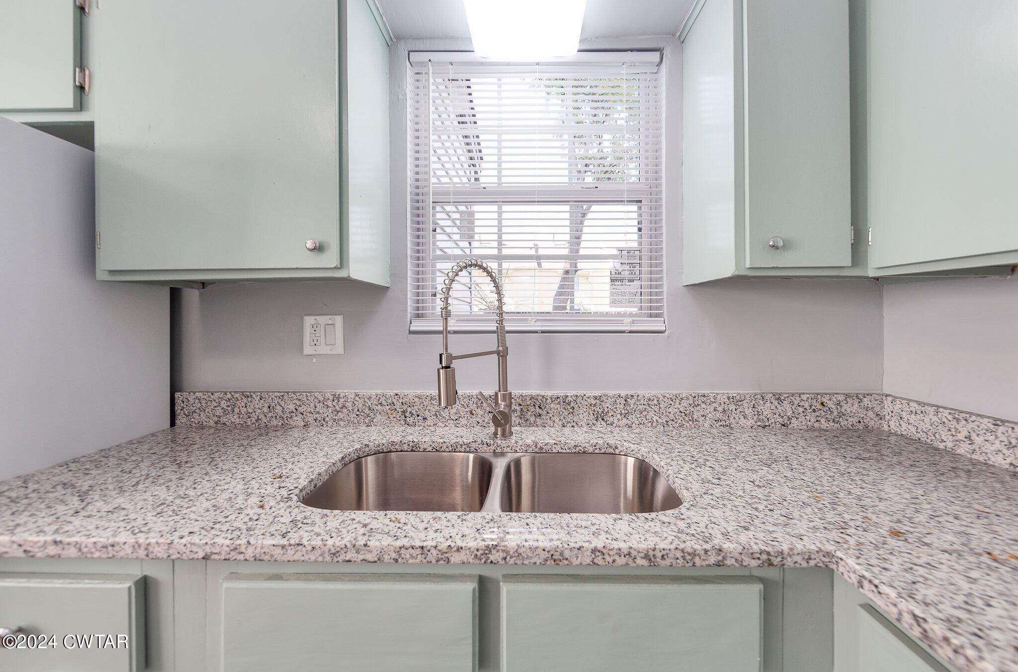 19 Raymond Glade Cove