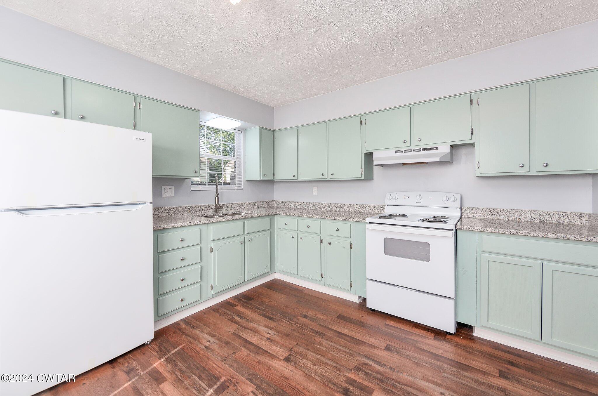 19 Raymond Glade Cove