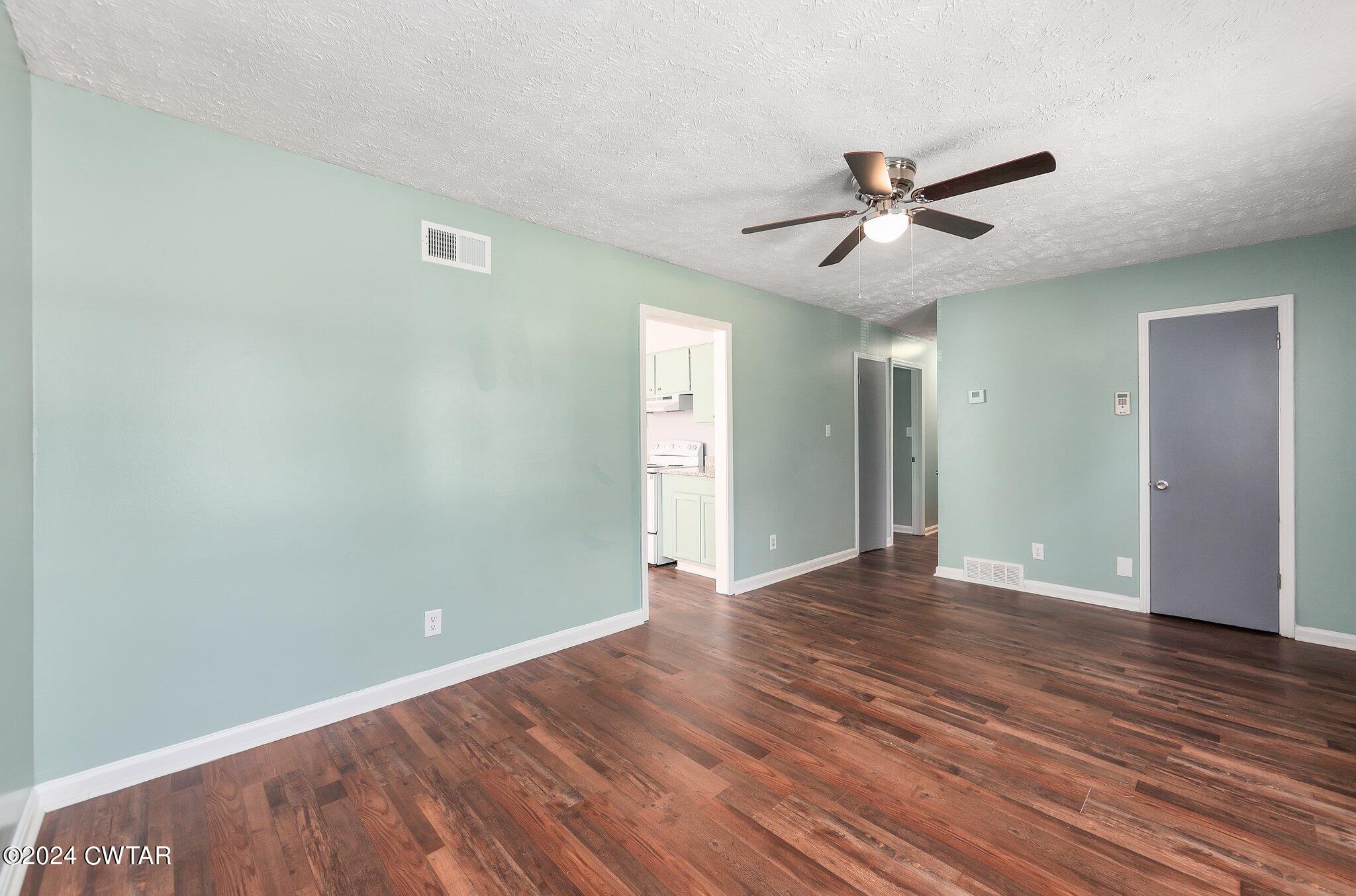 19 Raymond Glade Cove