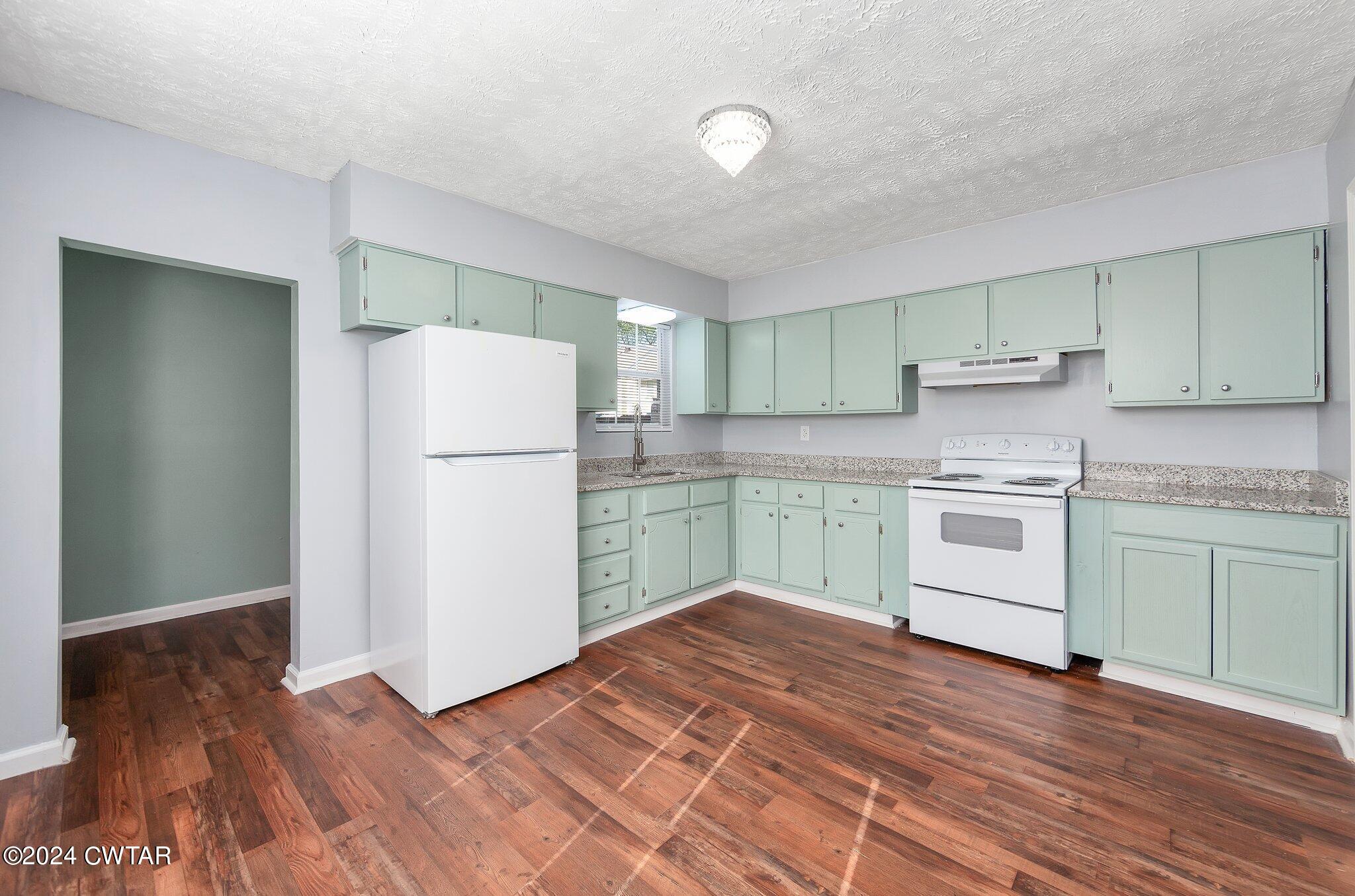 19 Raymond Glade Cove