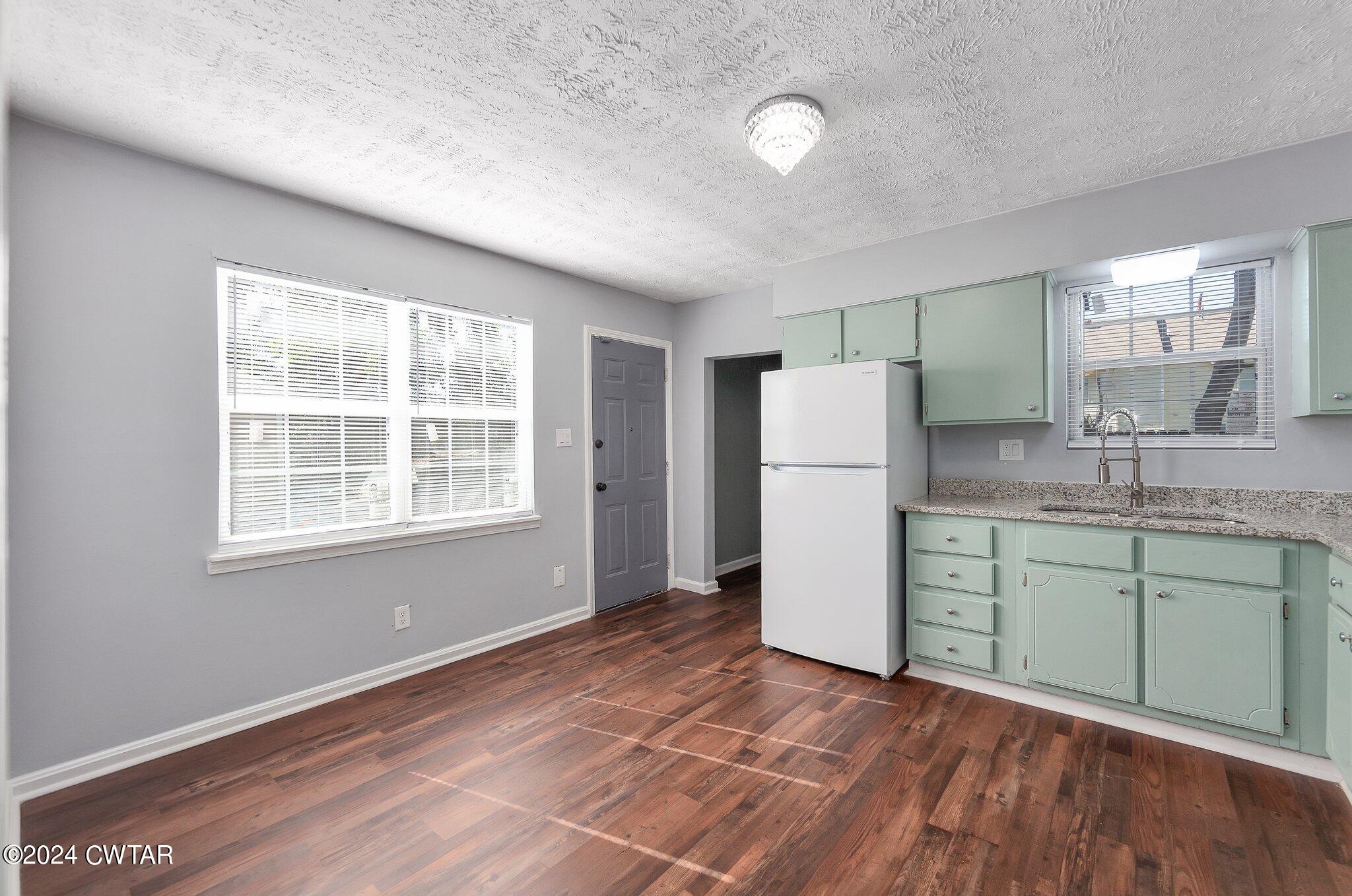 19 Raymond Glade Cove