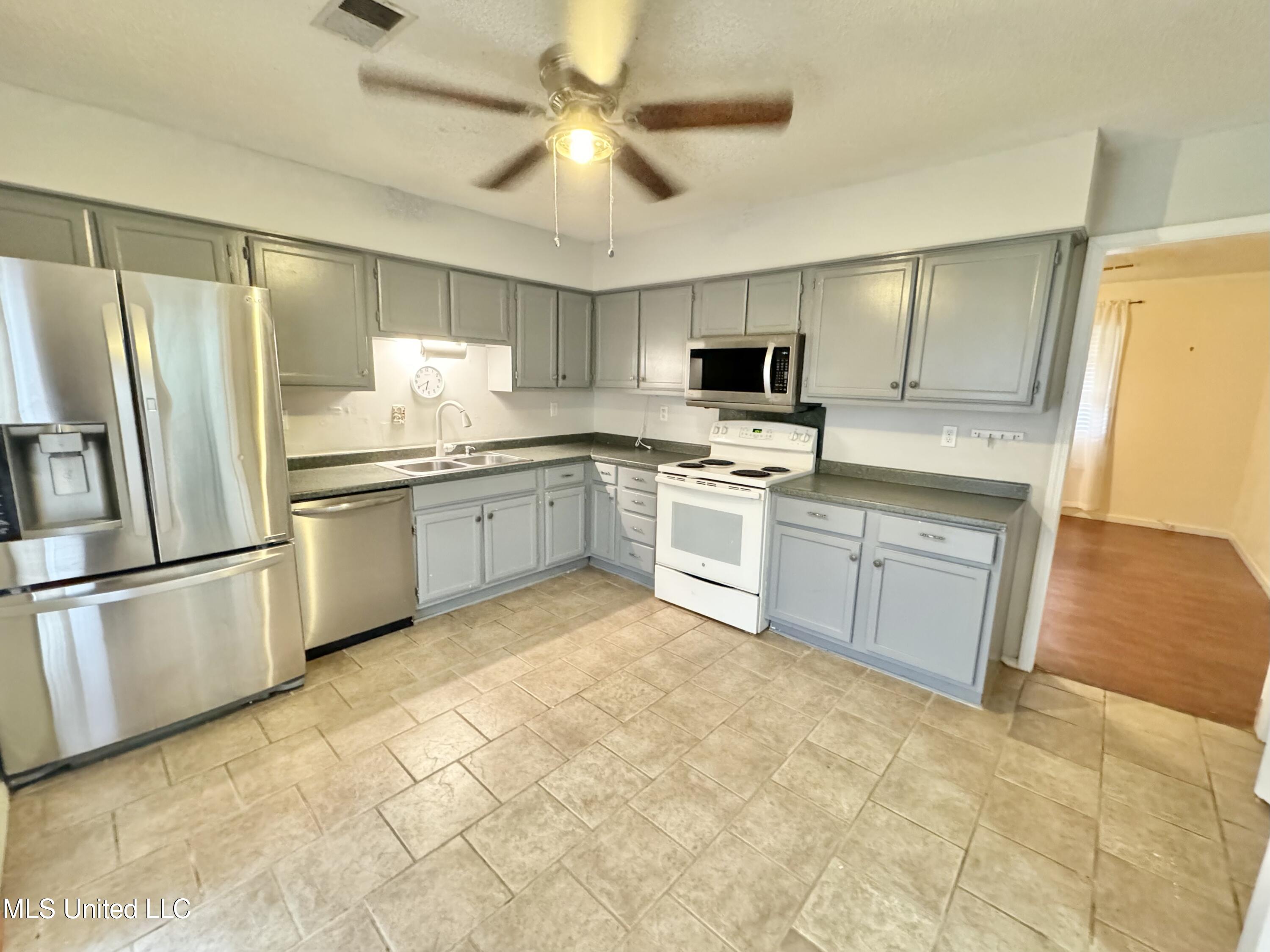 3655 Heathcliff Drive