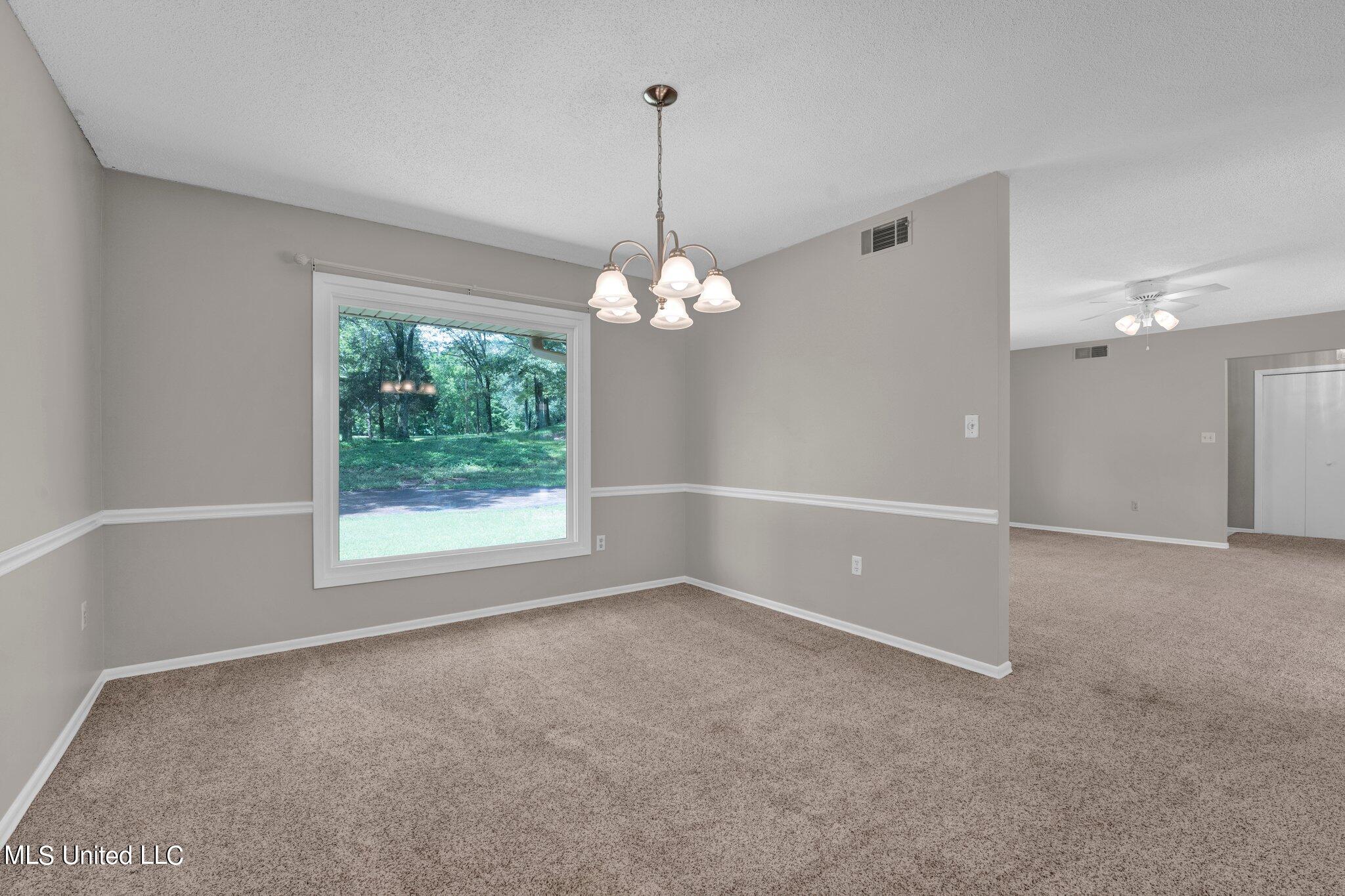 1085 W Commerce Street