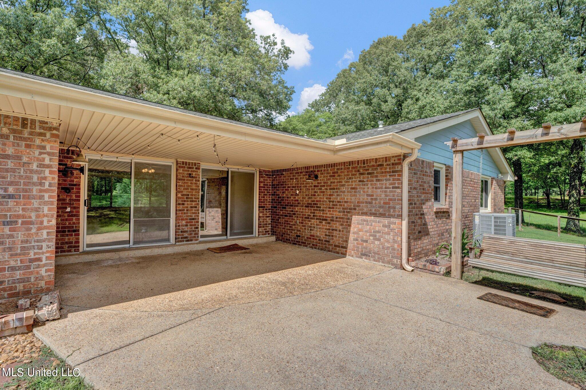 1085 W Commerce Street