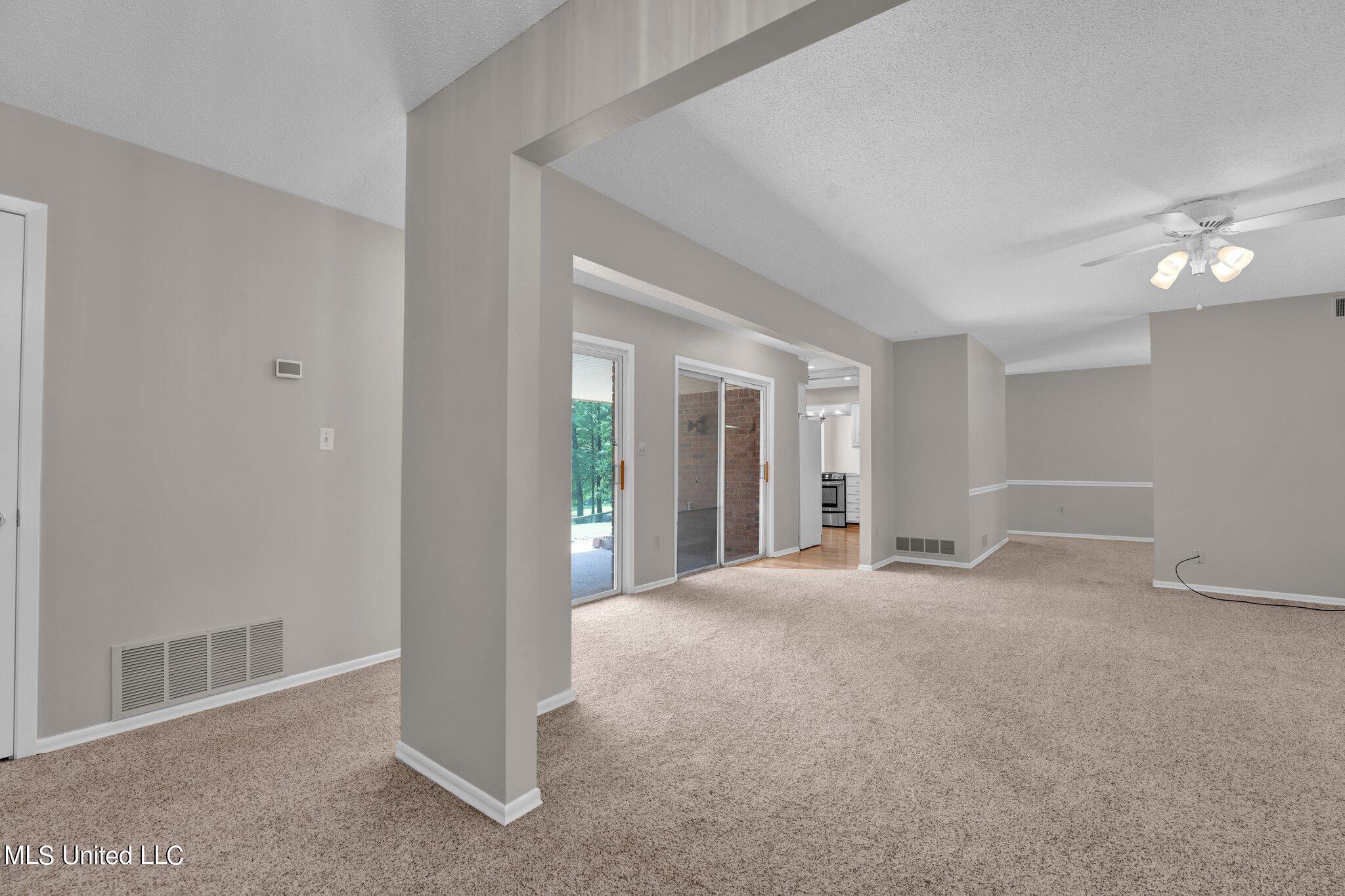 1085 W Commerce Street