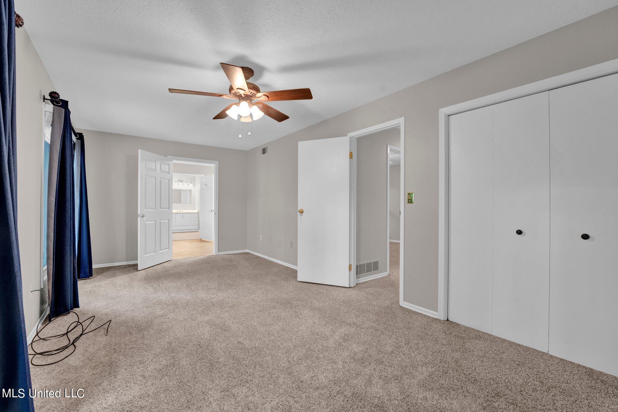 1085 W Commerce Street