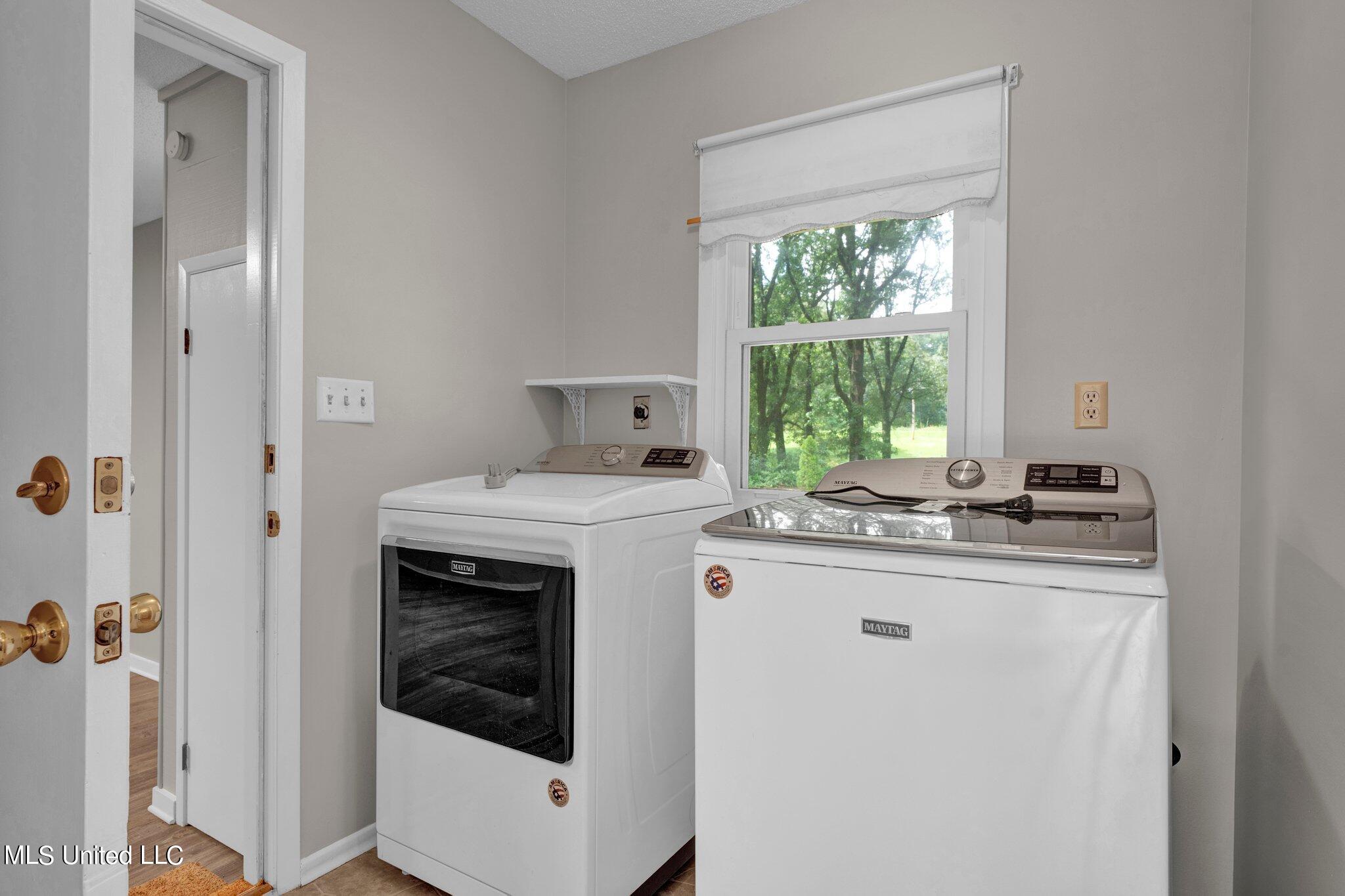 1085 W Commerce Street