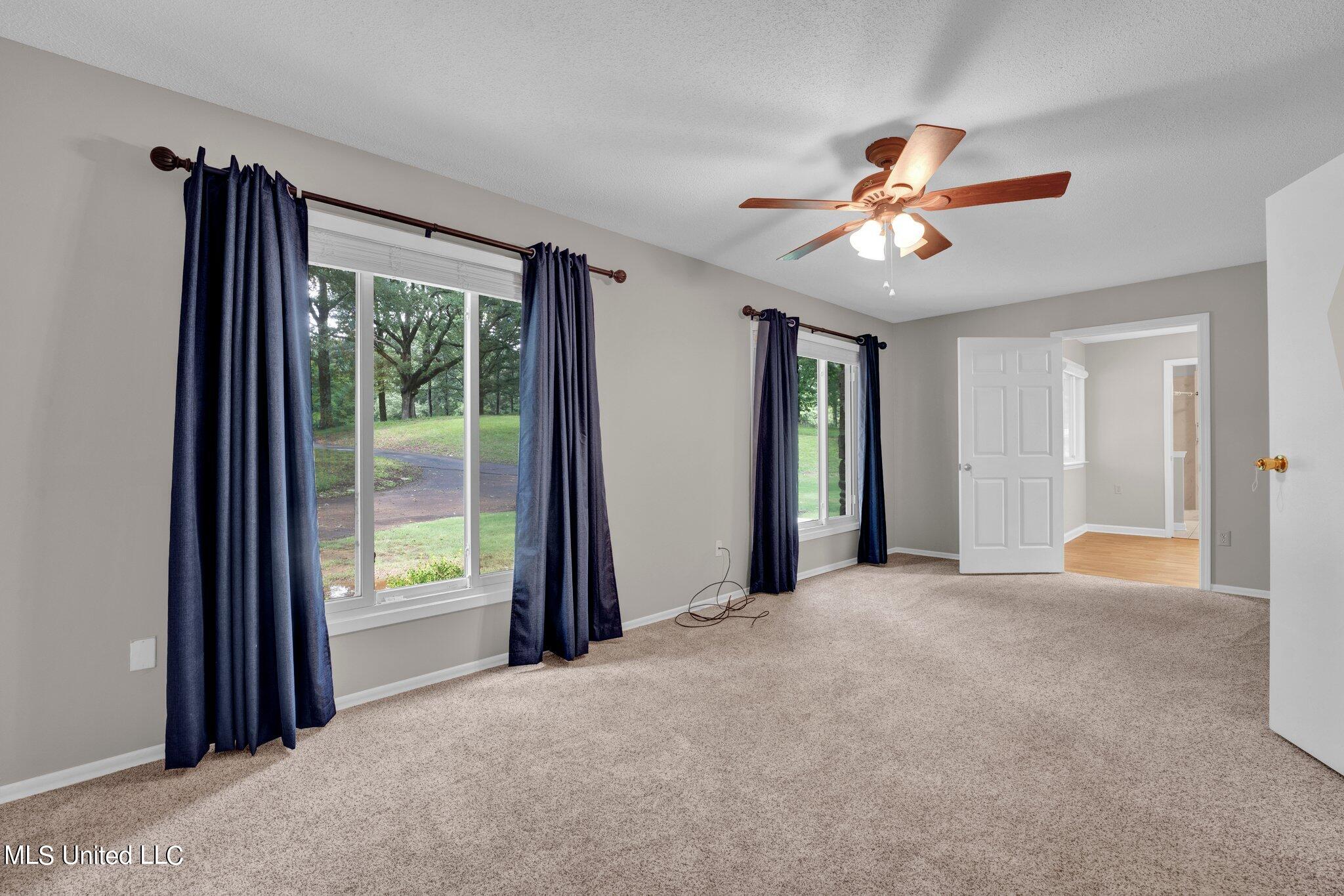 1085 W Commerce Street