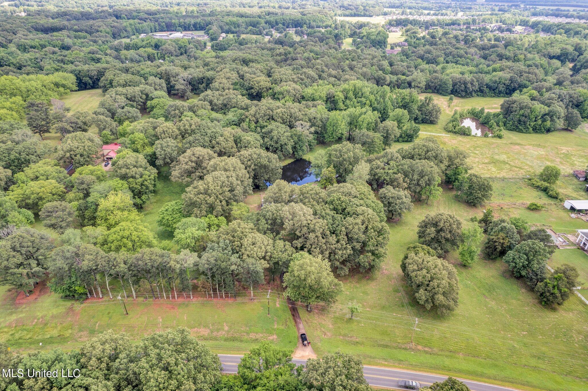 1085 W Commerce Street