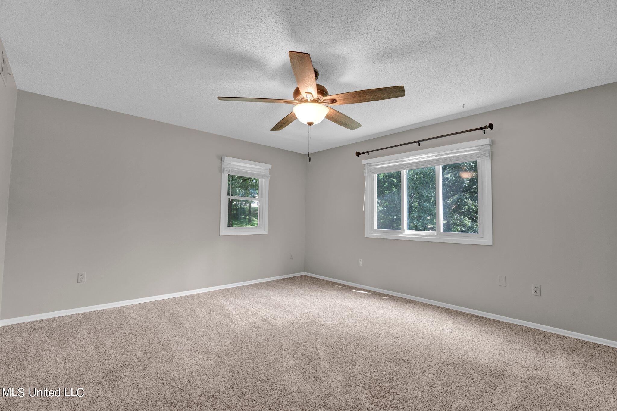 1085 W Commerce Street