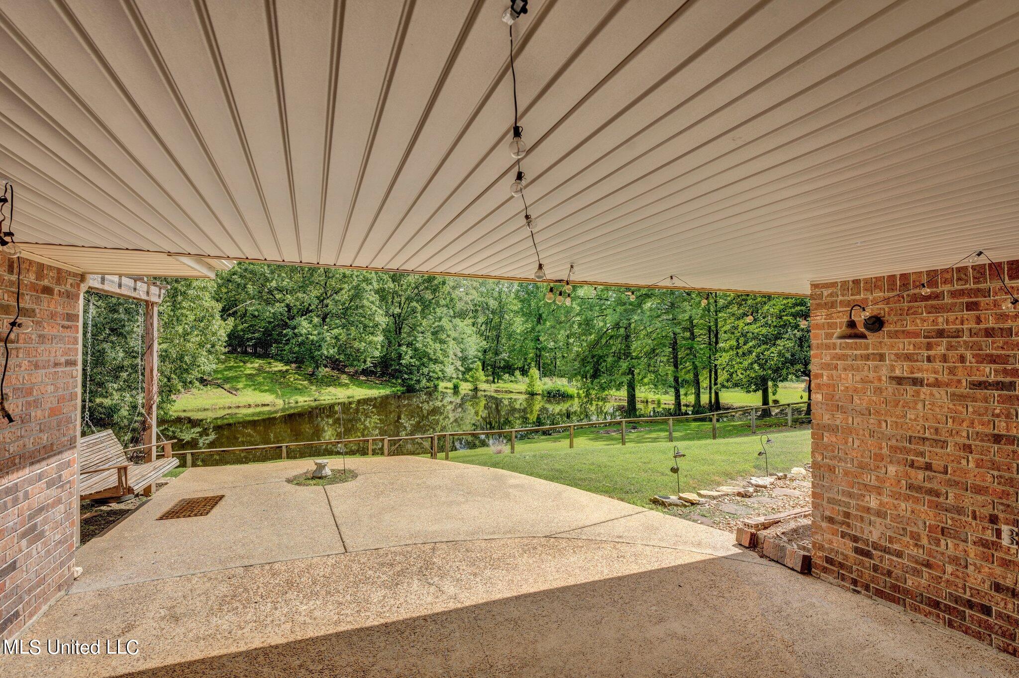 1085 W Commerce Street