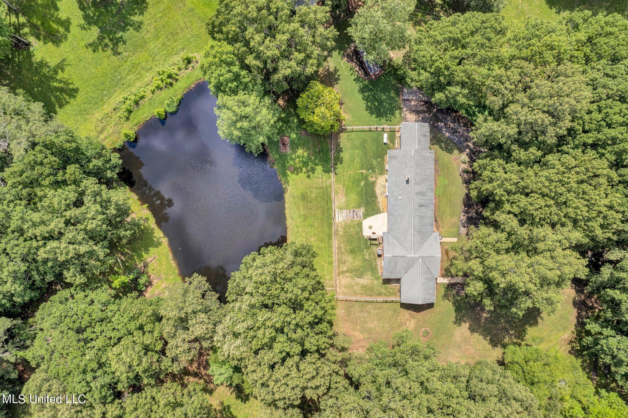 1085 W Commerce Street