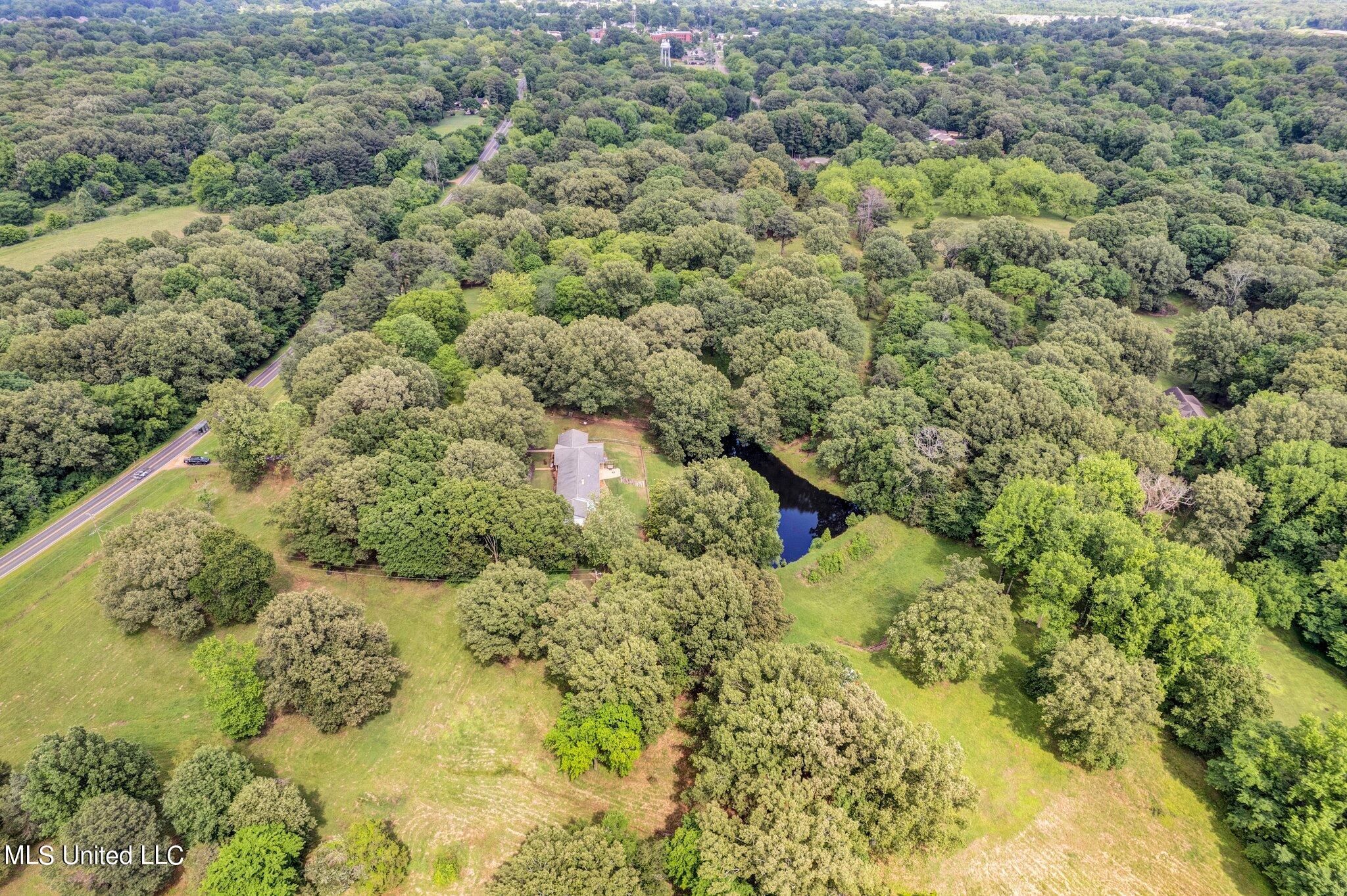 1085 W Commerce Street