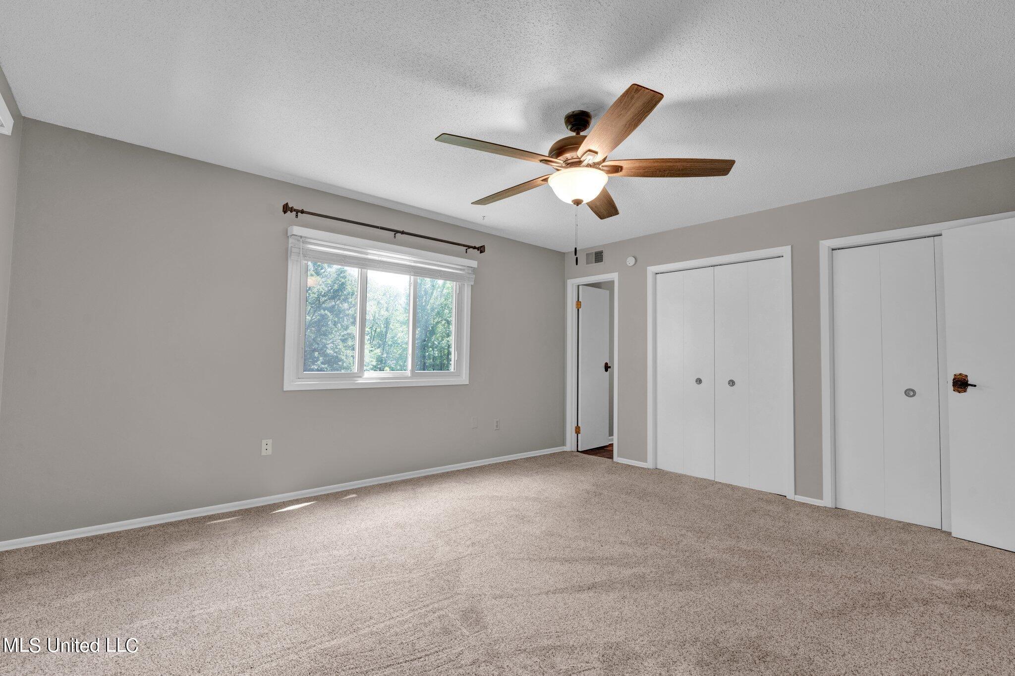 1085 W Commerce Street