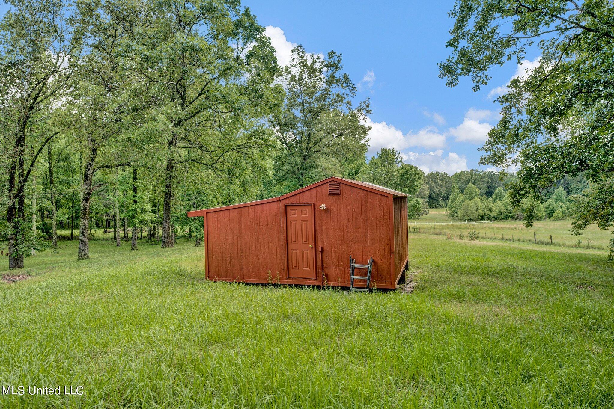 1085 W Commerce Street