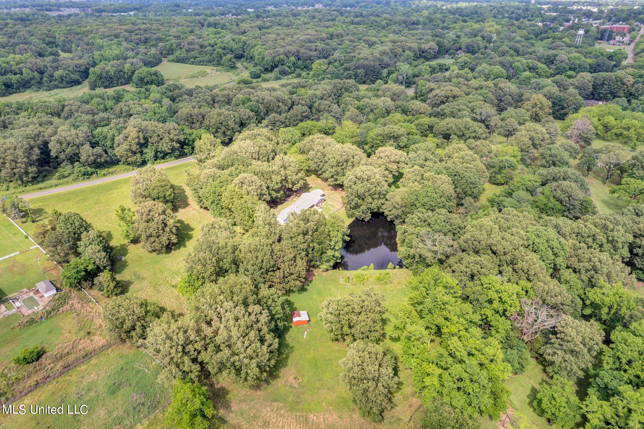 1085 W Commerce Street