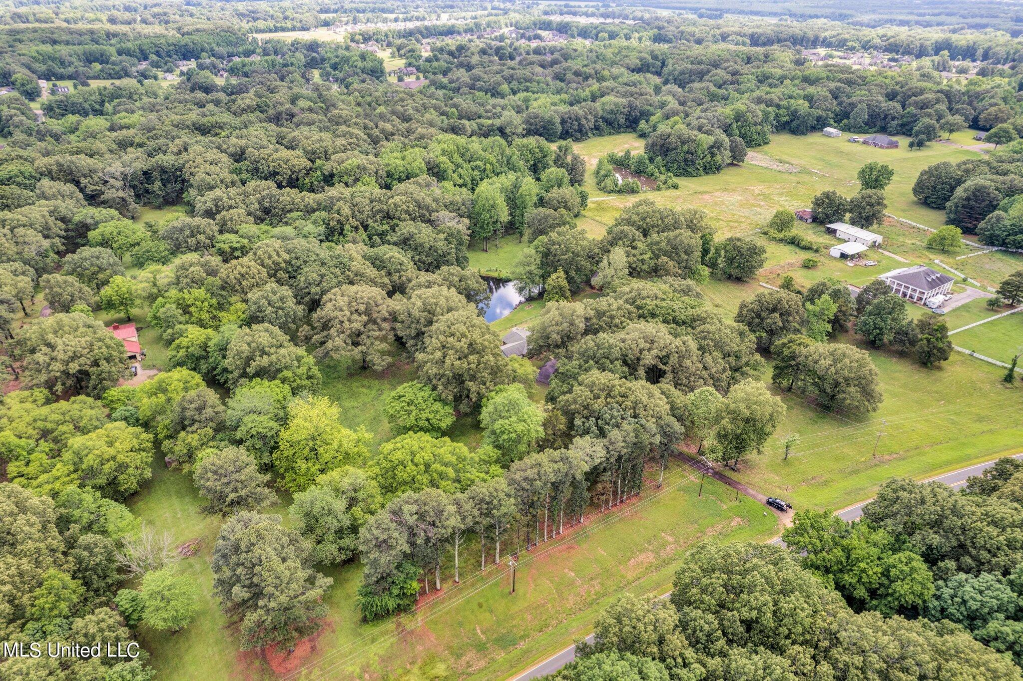 1085 W Commerce Street