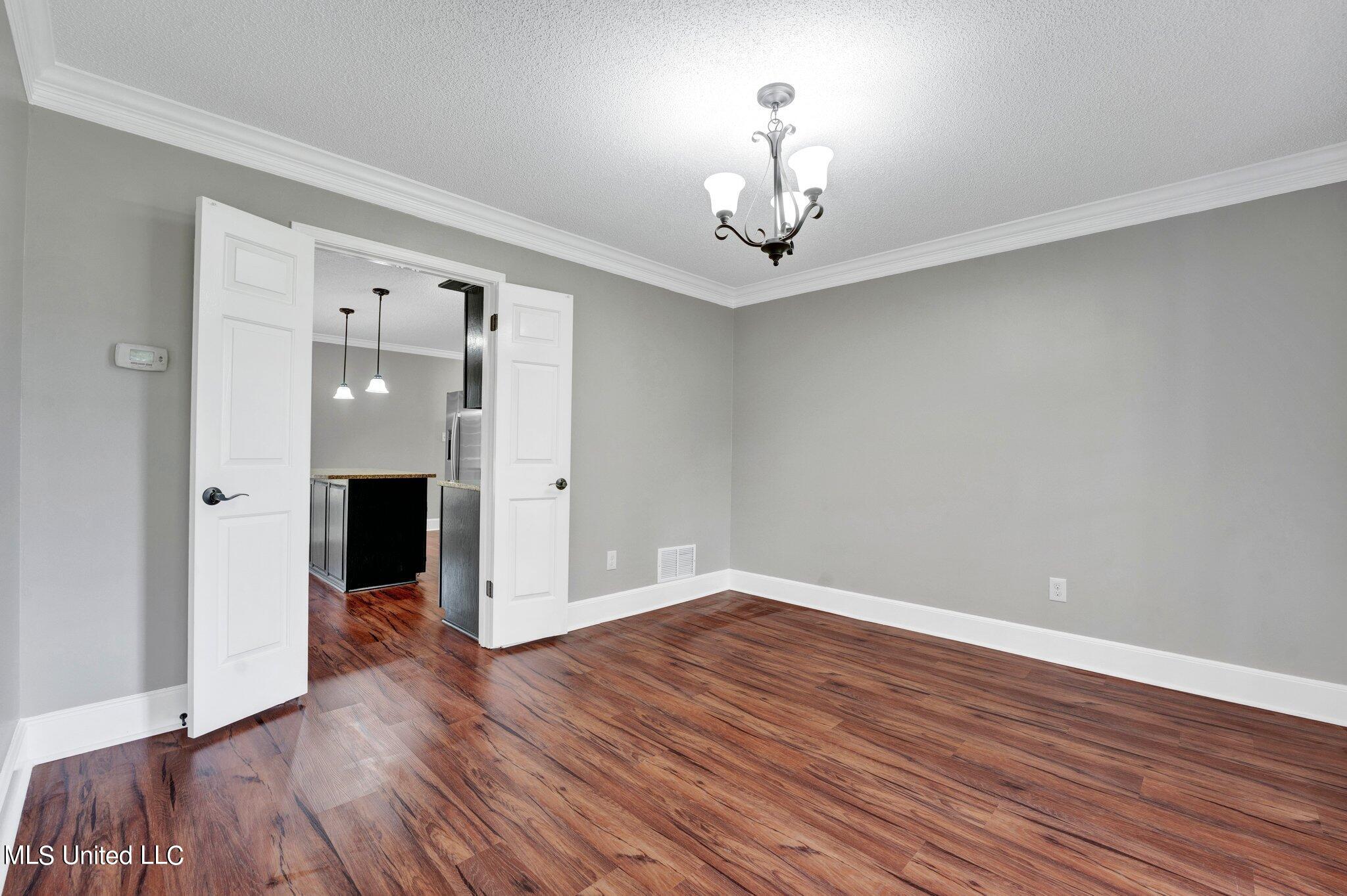 8195 Hunters Hill Cv Cove