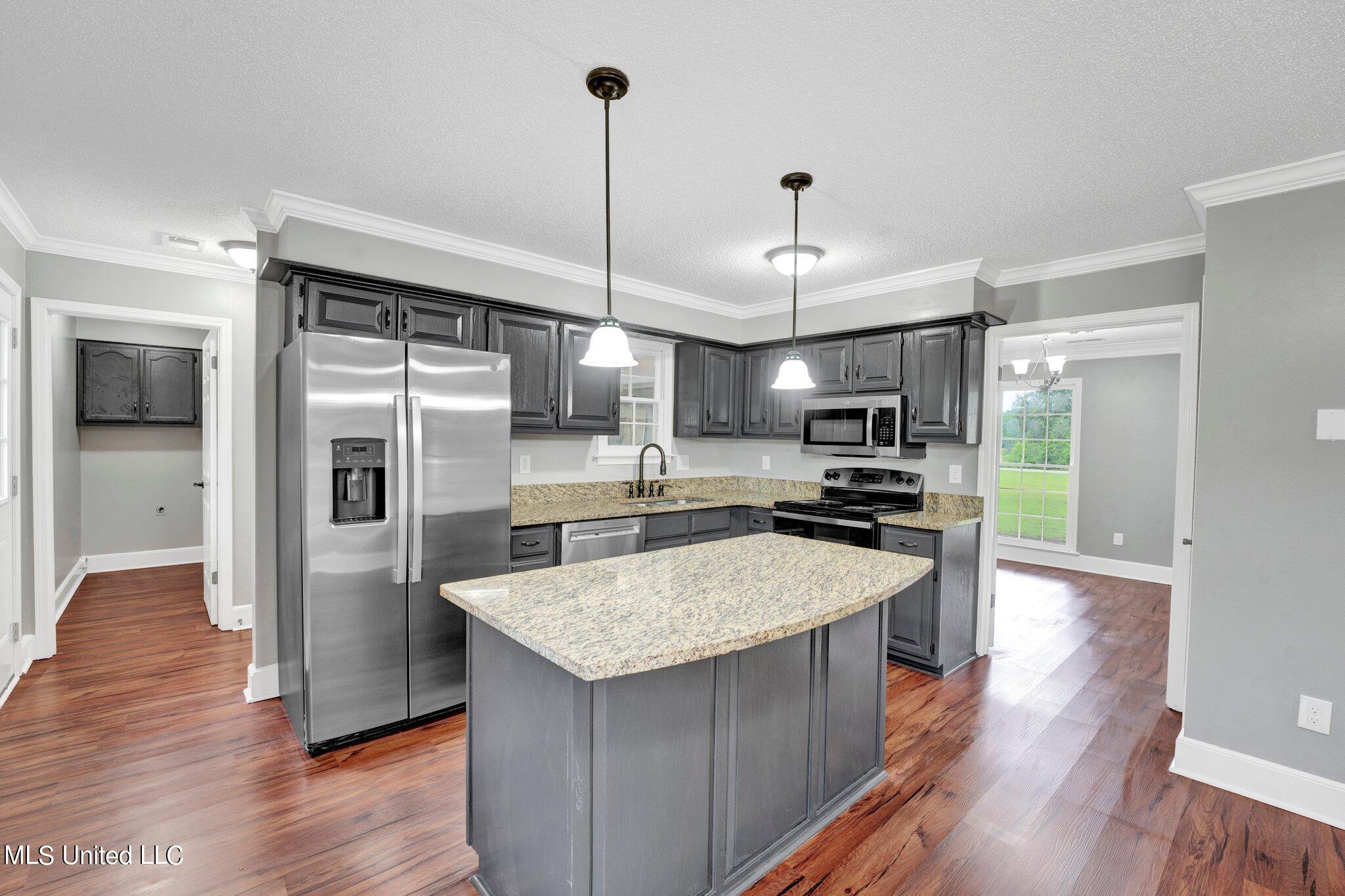 8195 Hunters Hill Cv Cove