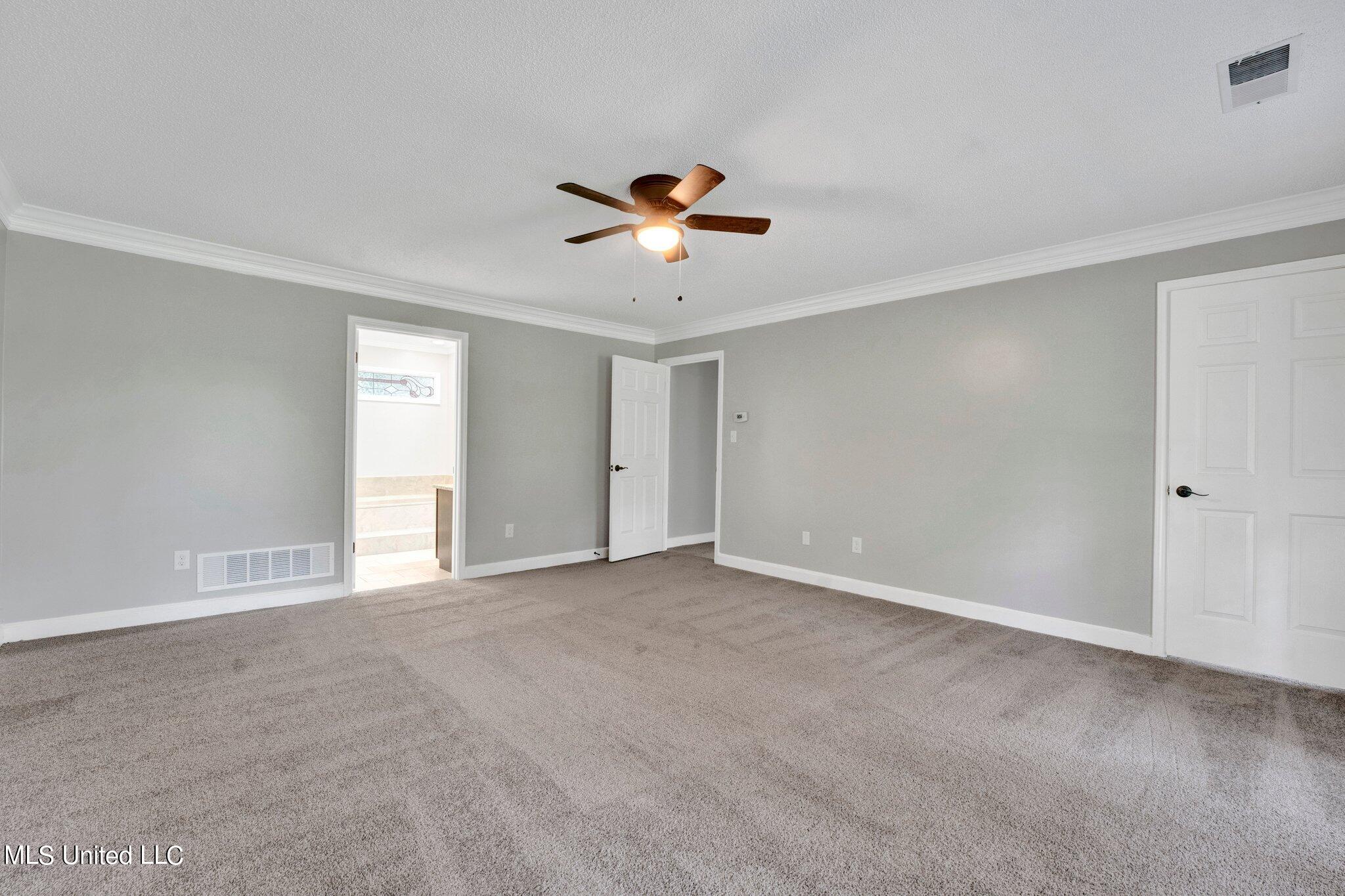 8195 Hunters Hill Cv Cove